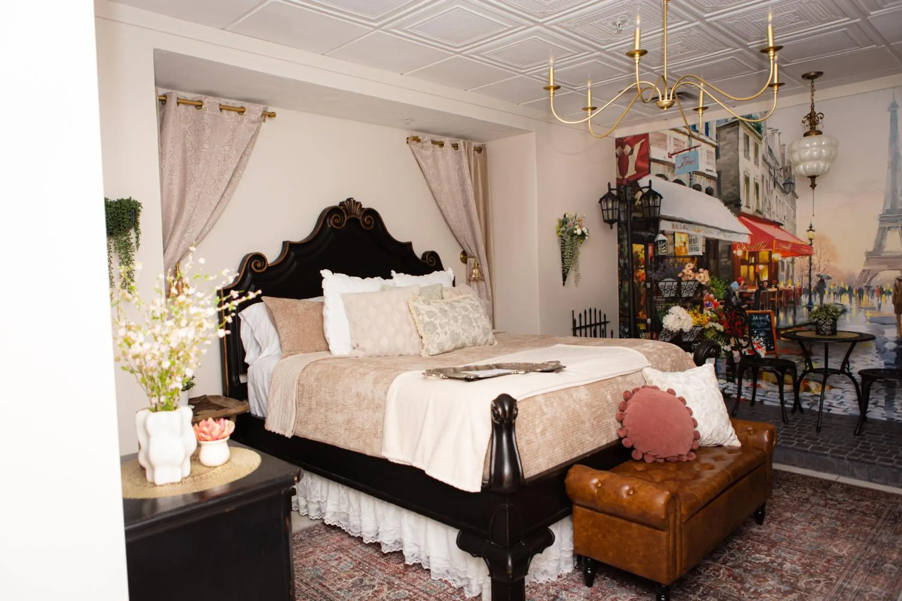 Deluxe King Room in Hideaway Suites On 5th-Formally 5th East Hall Deluxe King Room in Hideaway Suites On 5th-Formally 5th East Hall