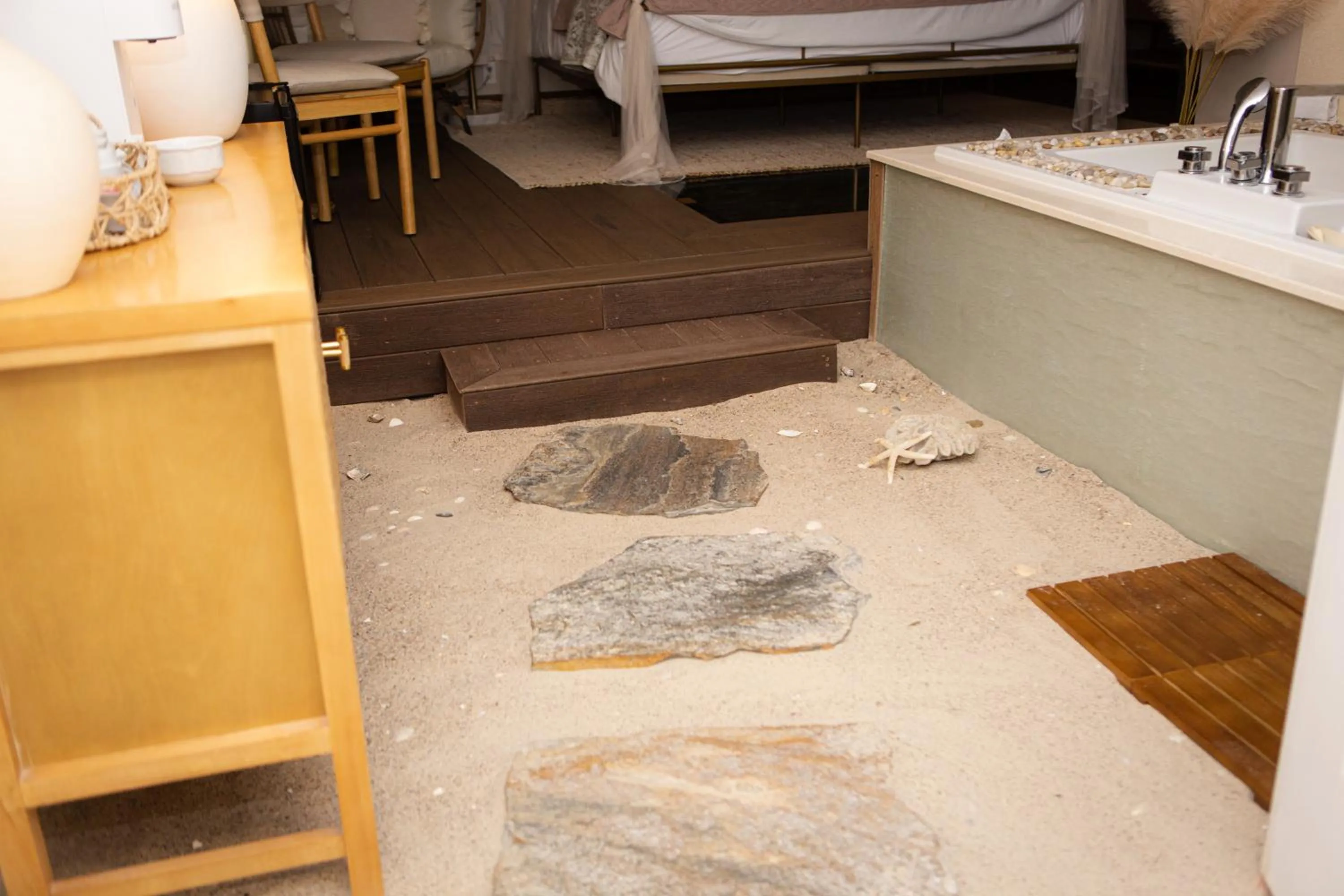 Hideaway Suites On 5th-Formally 5th East Hall