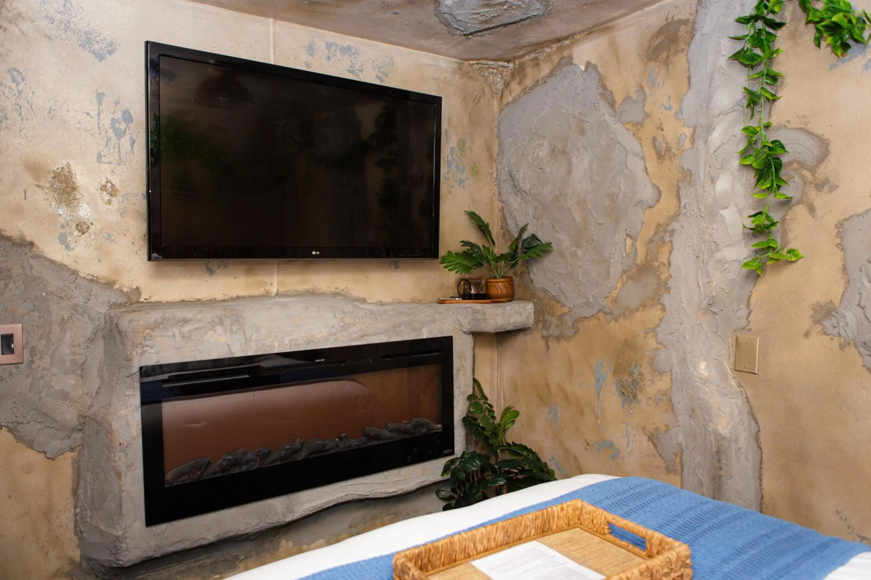 Hideaway Suites On 5th-Formally 5th East Hall