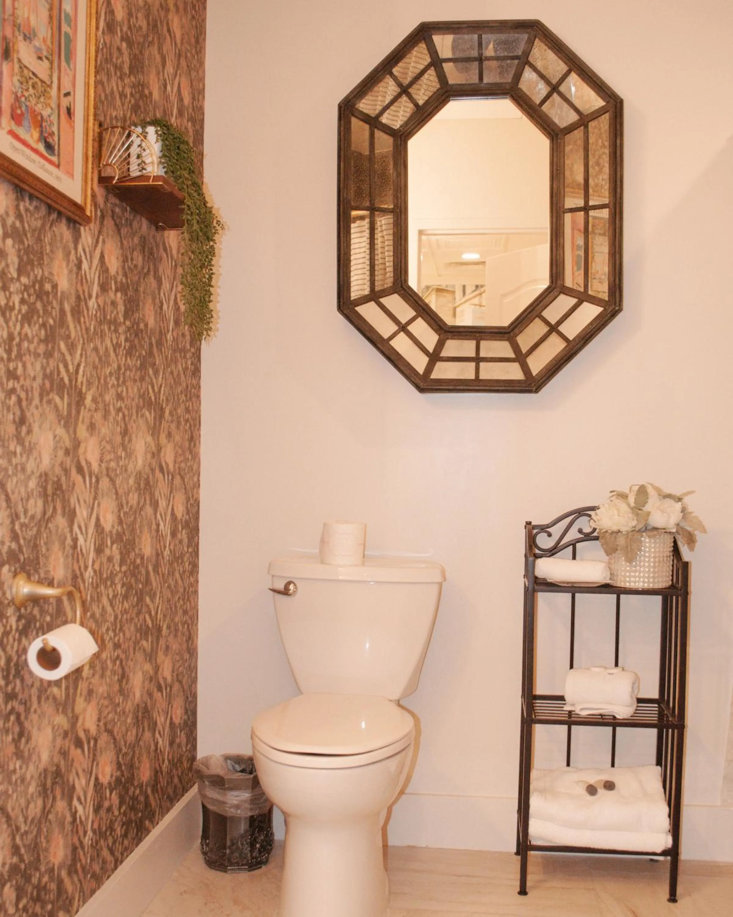 5th East Hall Bed & Breakfast