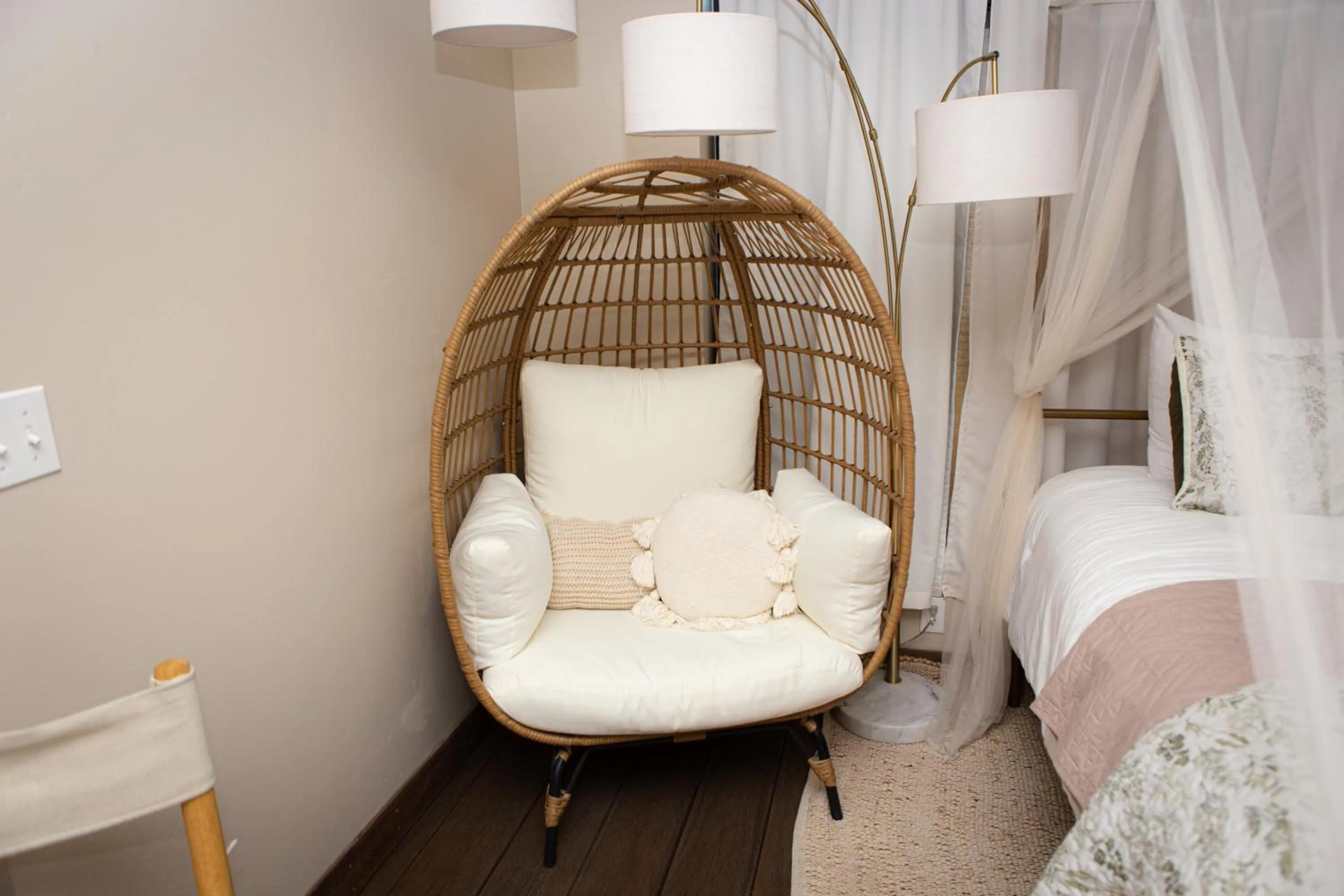 Bed in Hideaway Suites On 5th-Formally 5th East Hall