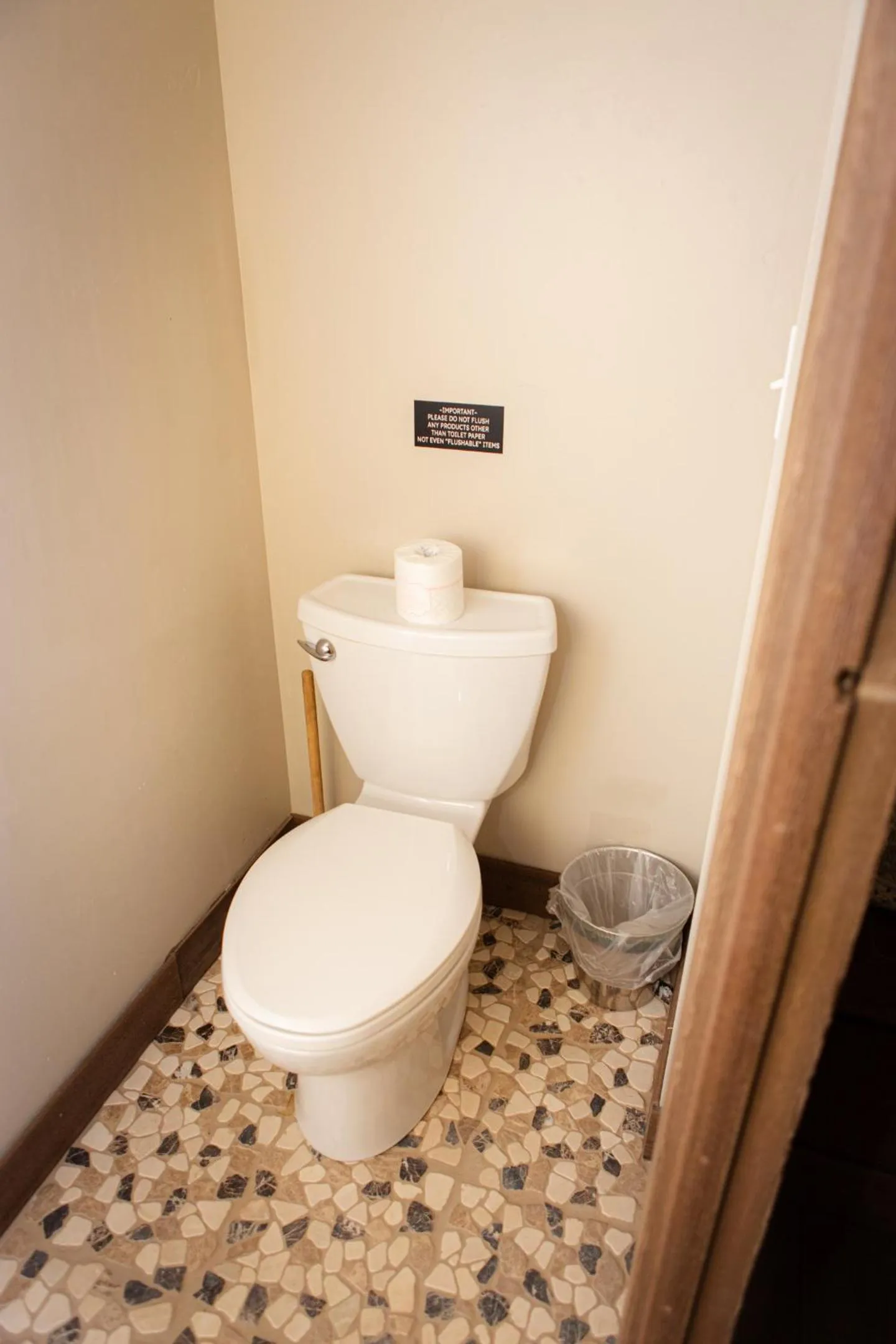 Hideaway Suites On 5th-Formally 5th East Hall