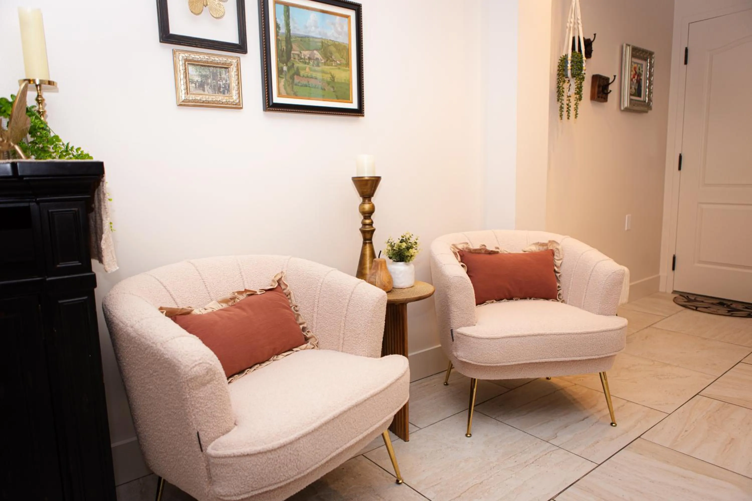 Hideaway Suites On 5th-Formally 5th East Hall