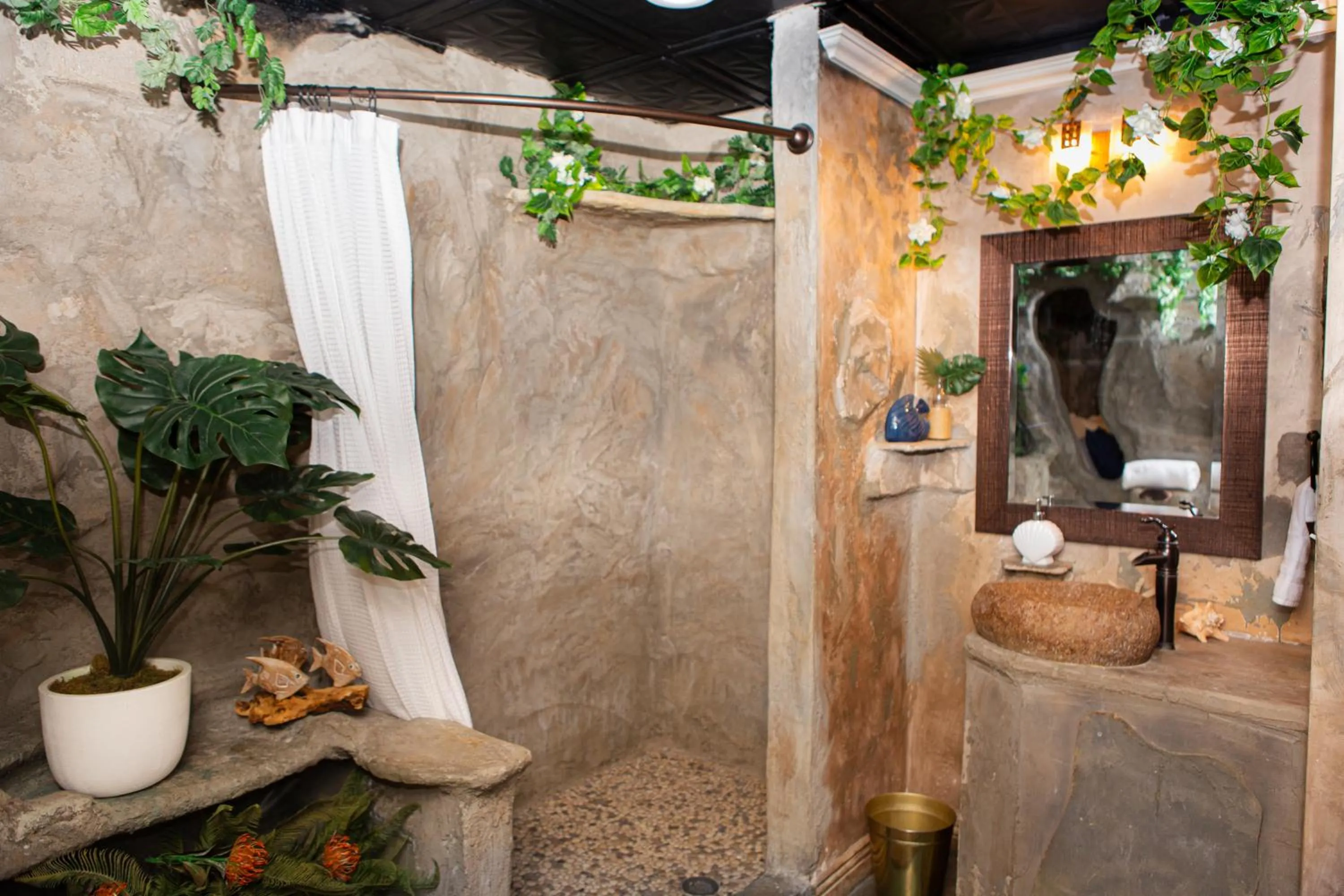 Hideaway Suites On 5th-Formally 5th East Hall