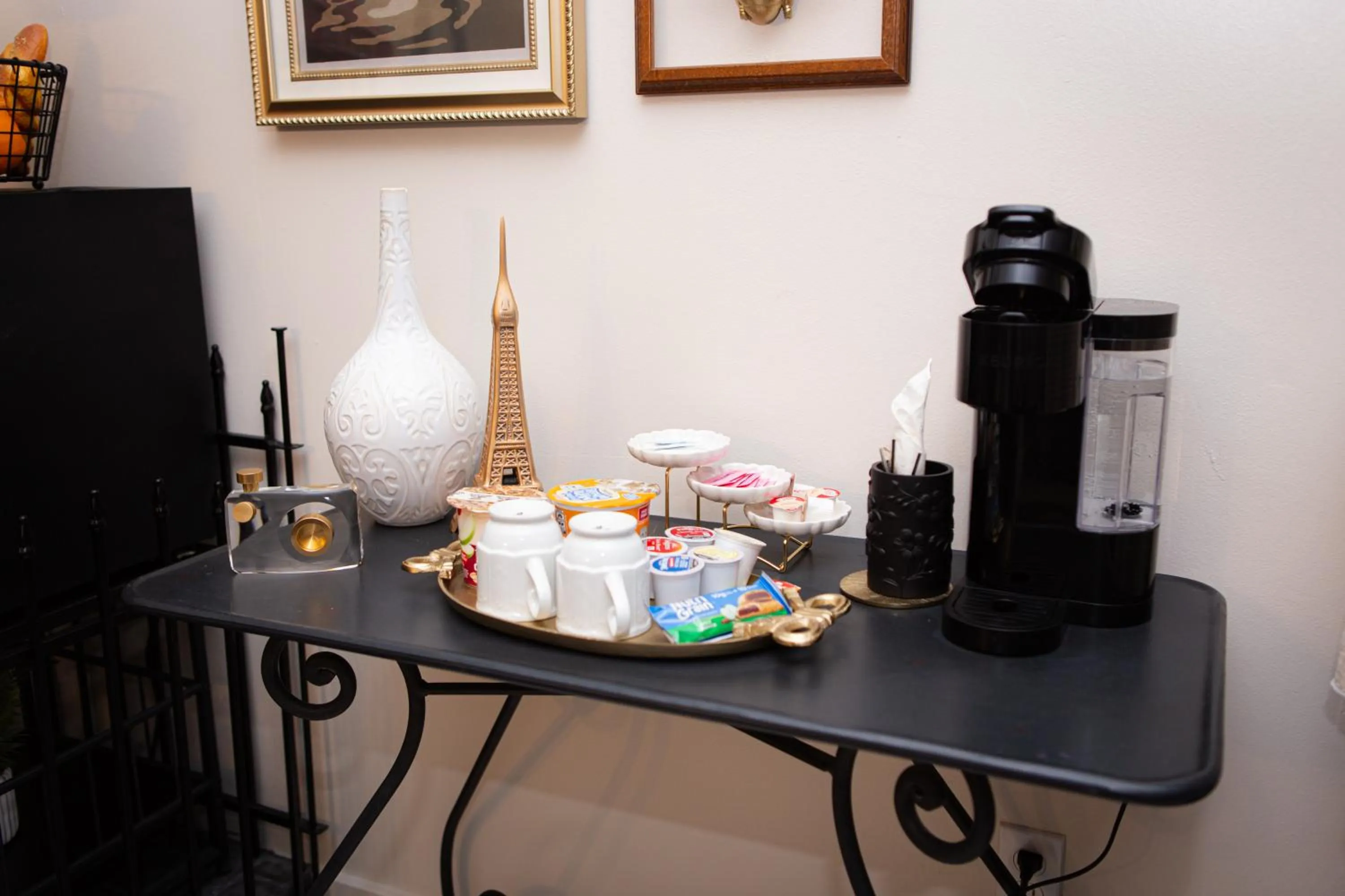 Hideaway Suites On 5th-Formally 5th East Hall