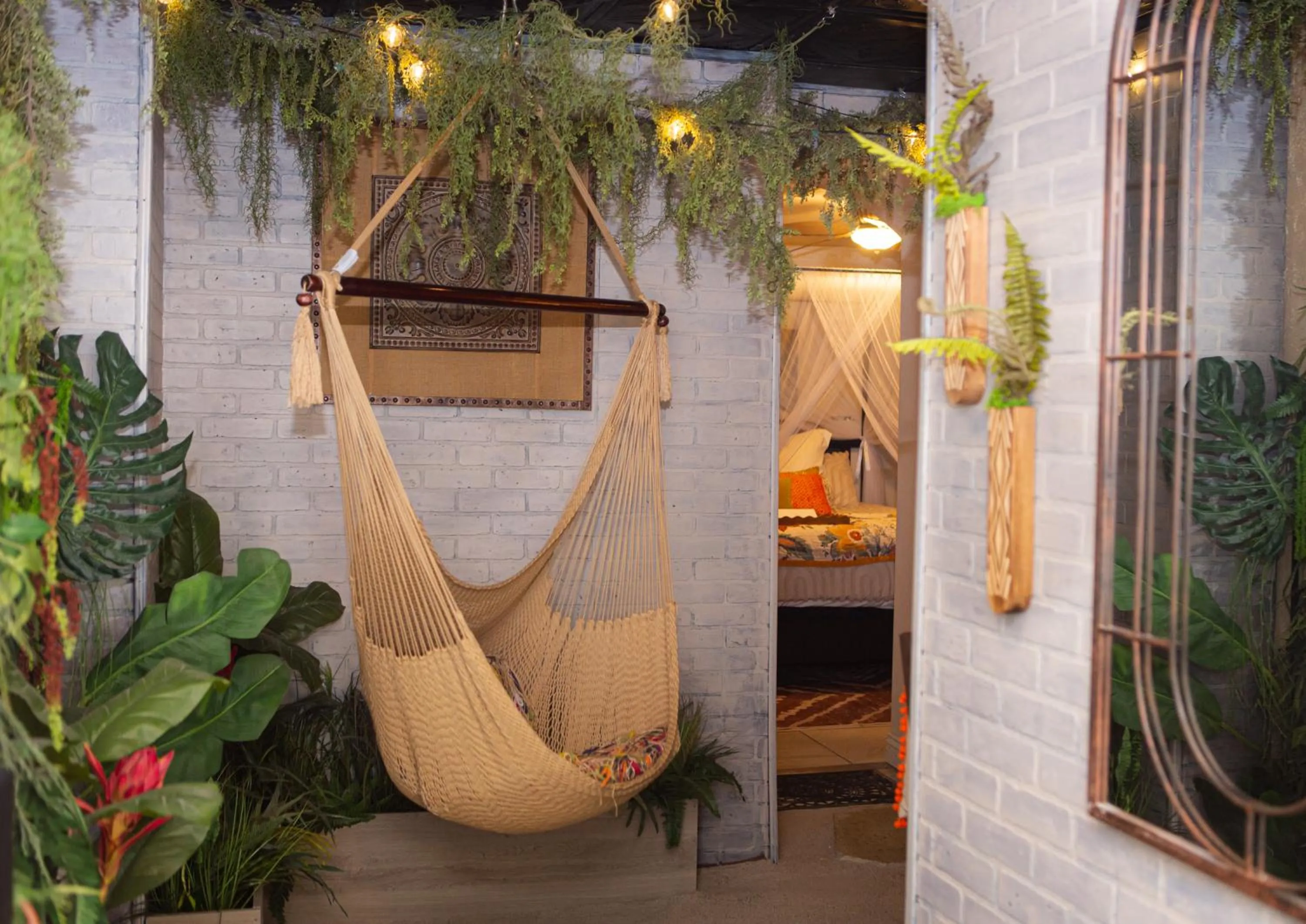 Hideaway Suites On 5th-Formally 5th East Hall