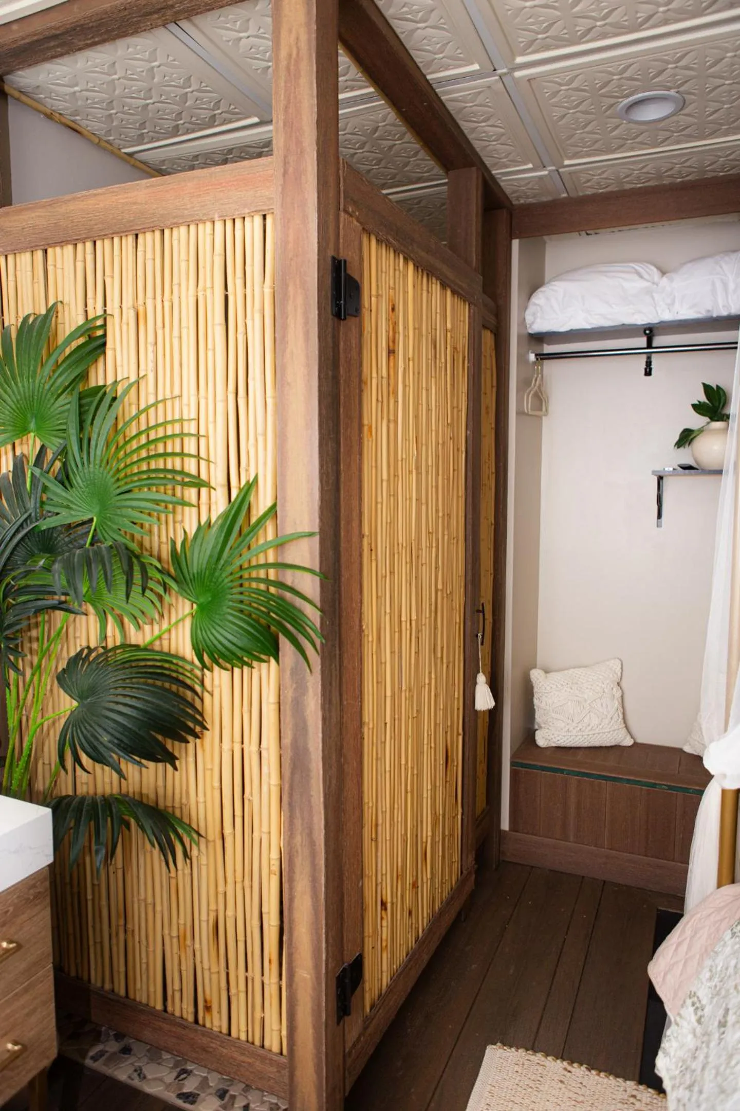 Hideaway Suites On 5th-Formally 5th East Hall