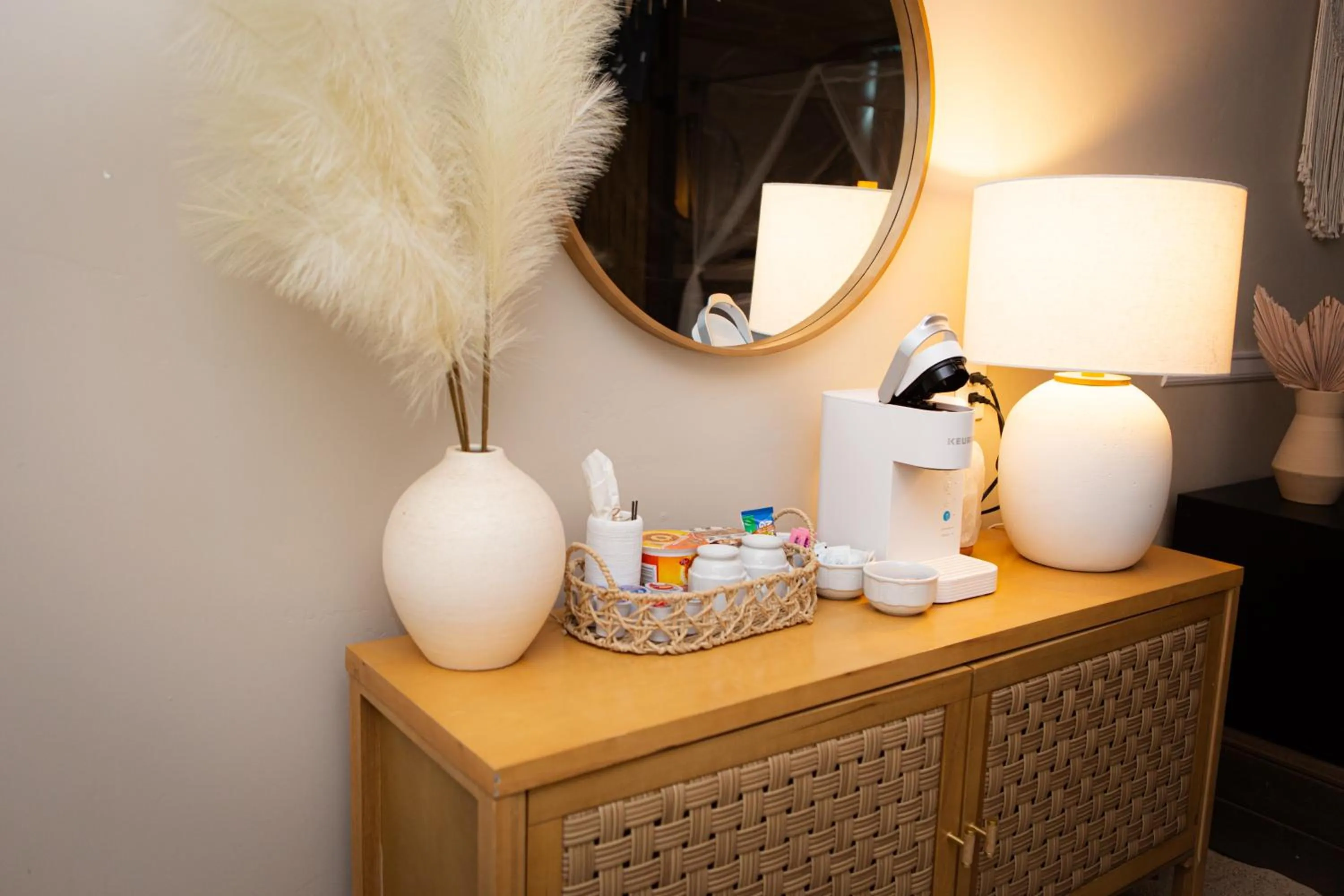 Hideaway Suites On 5th-Formally 5th East Hall