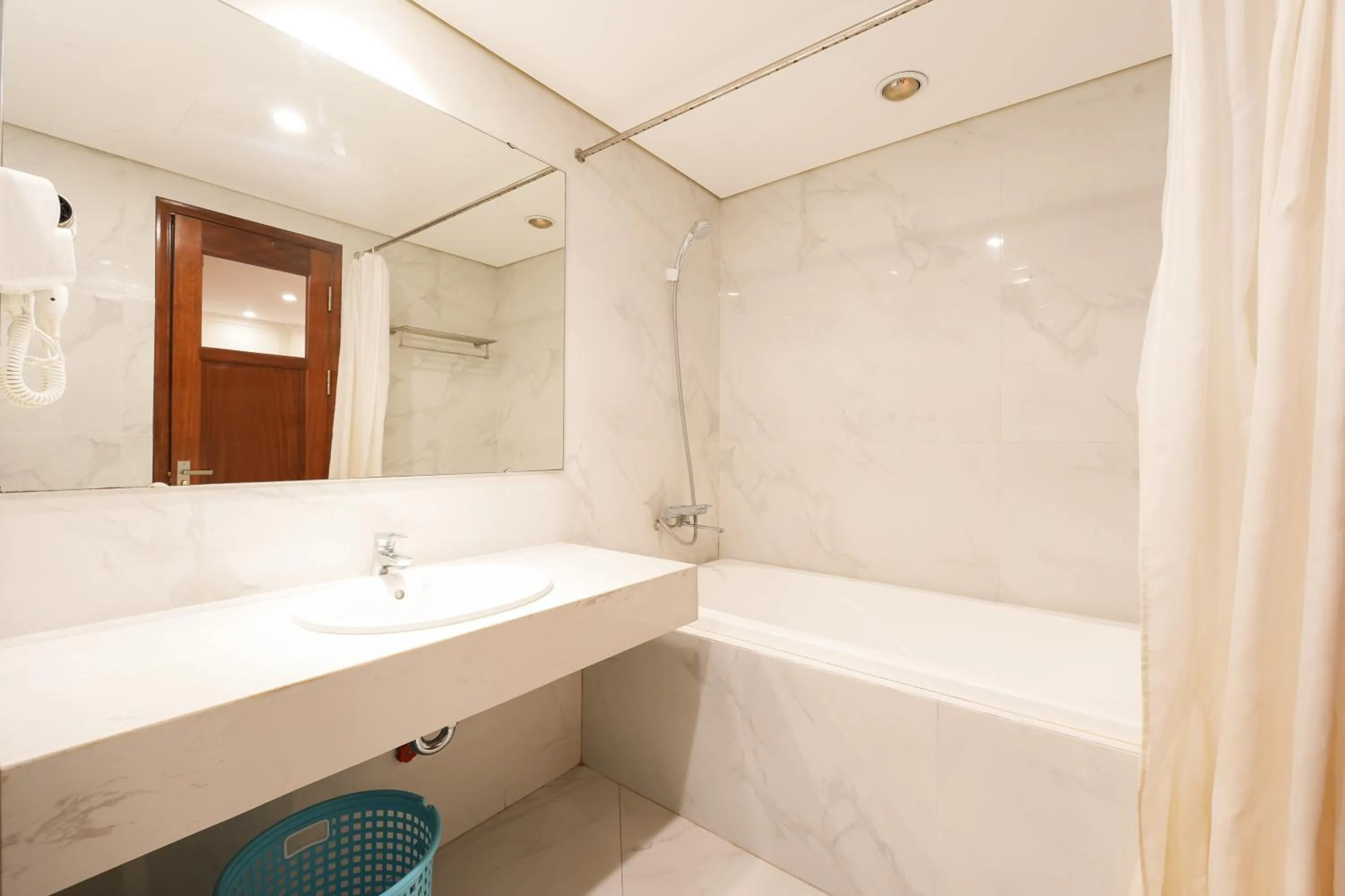 Shower in NINE HOUSING 68 Kim Ma Thuong