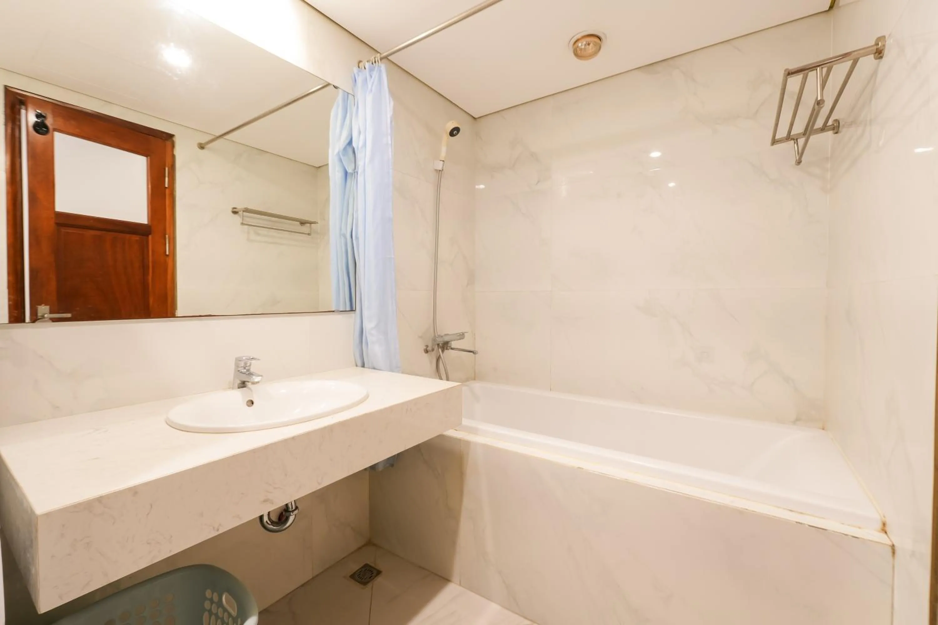 Shower in NINE HOUSING 68 Kim Ma Thuong
