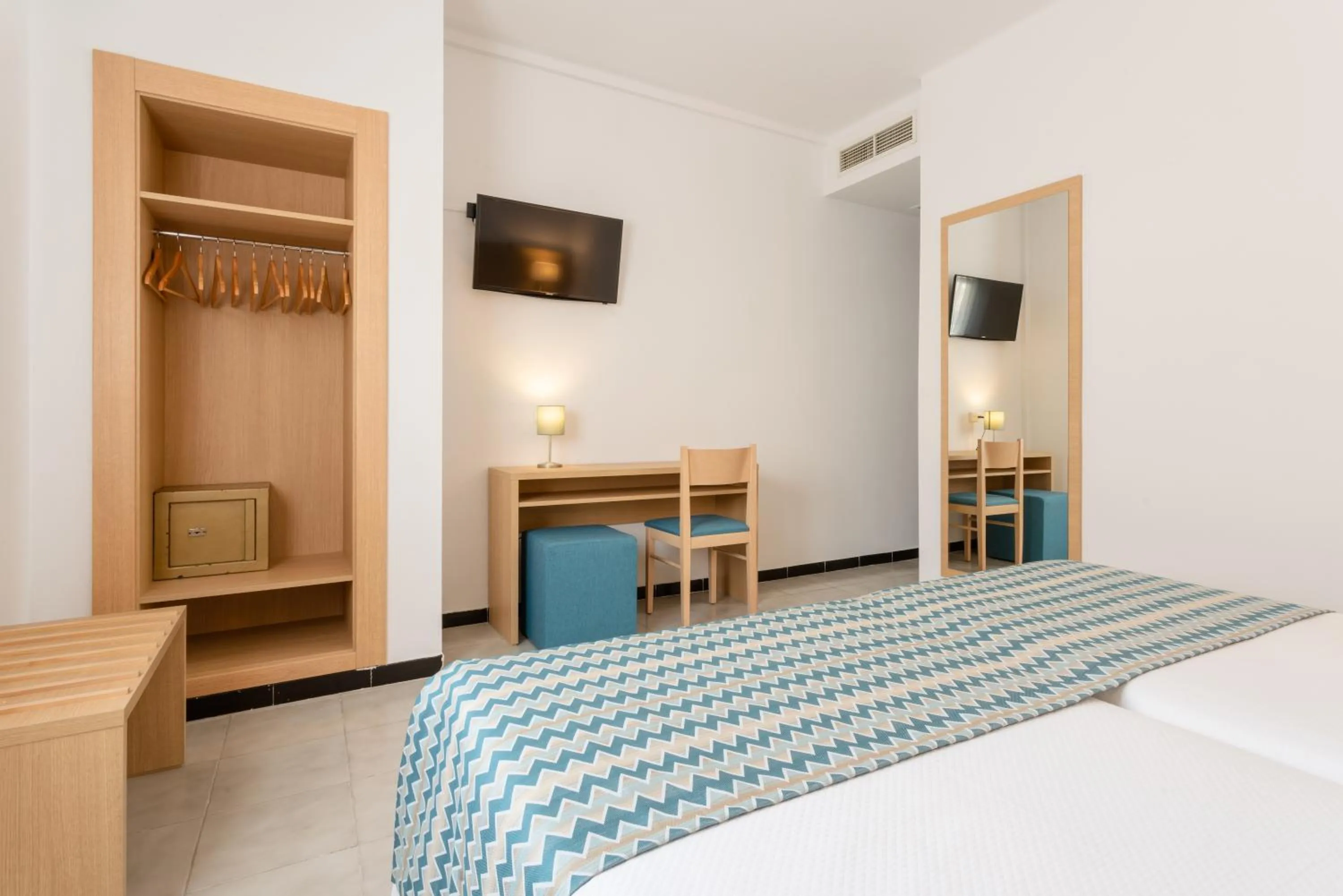 Bedroom, Bed in Hotel Riutort