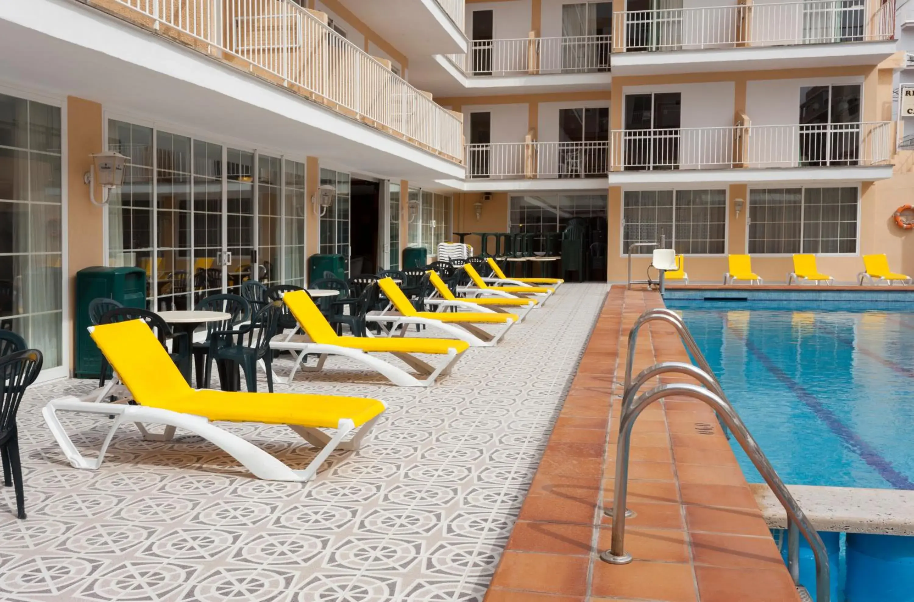 Swimming pool in Hotel Riutort Swimming pool in Hotel Riutort