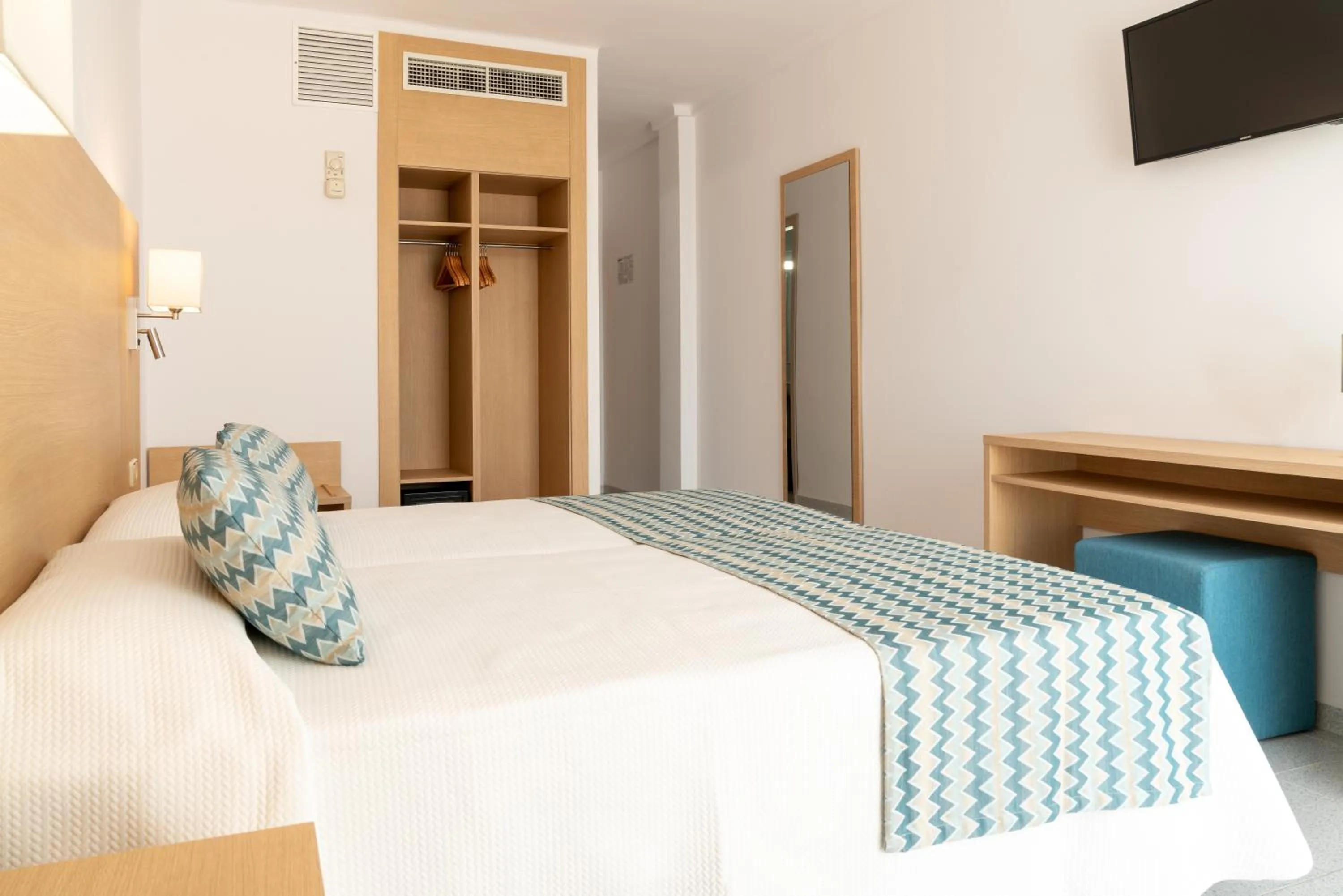 Bedroom, Bed in Hotel Riutort