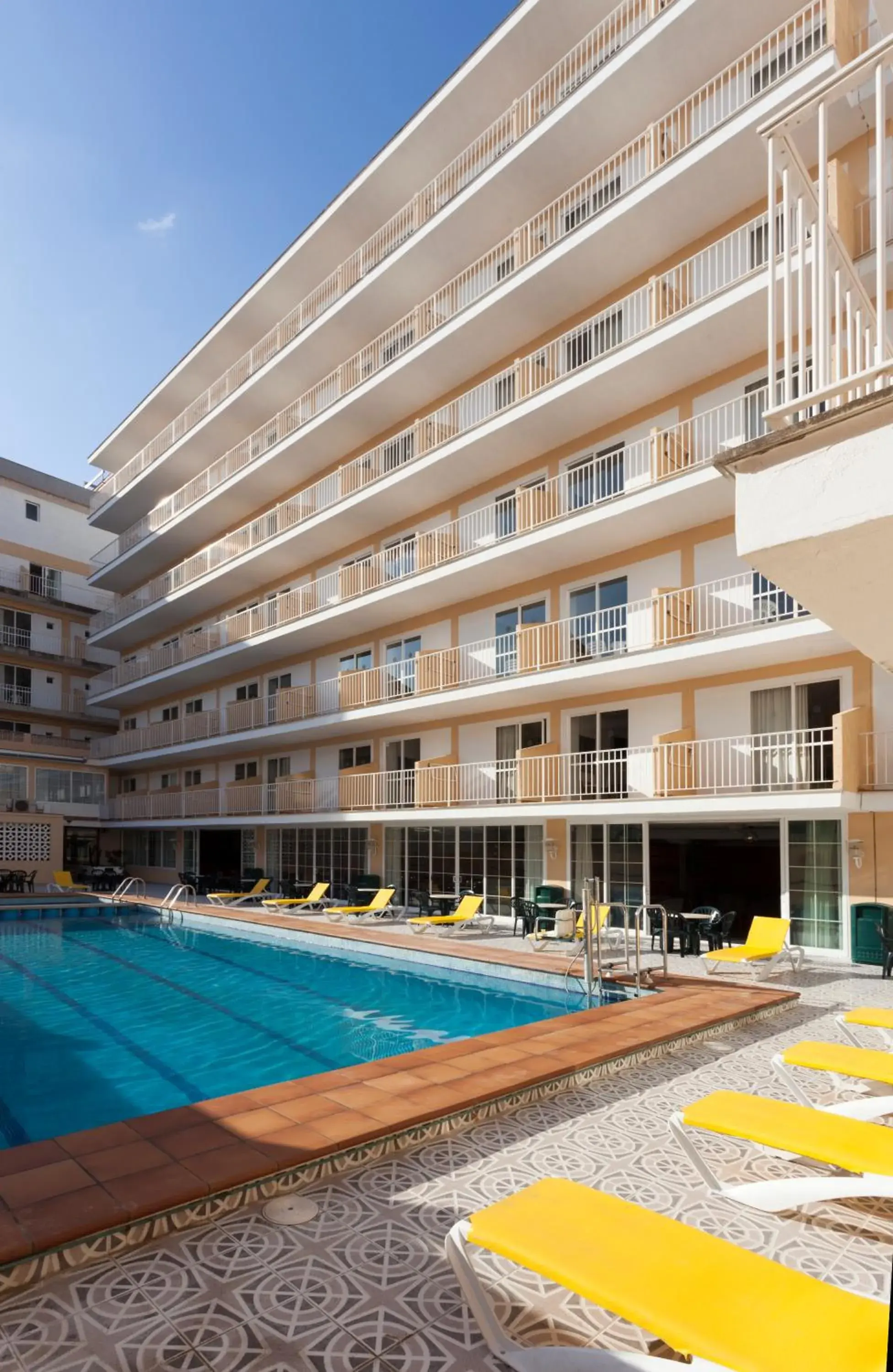 Swimming pool in Hotel Riutort Swimming pool in Hotel Riutort