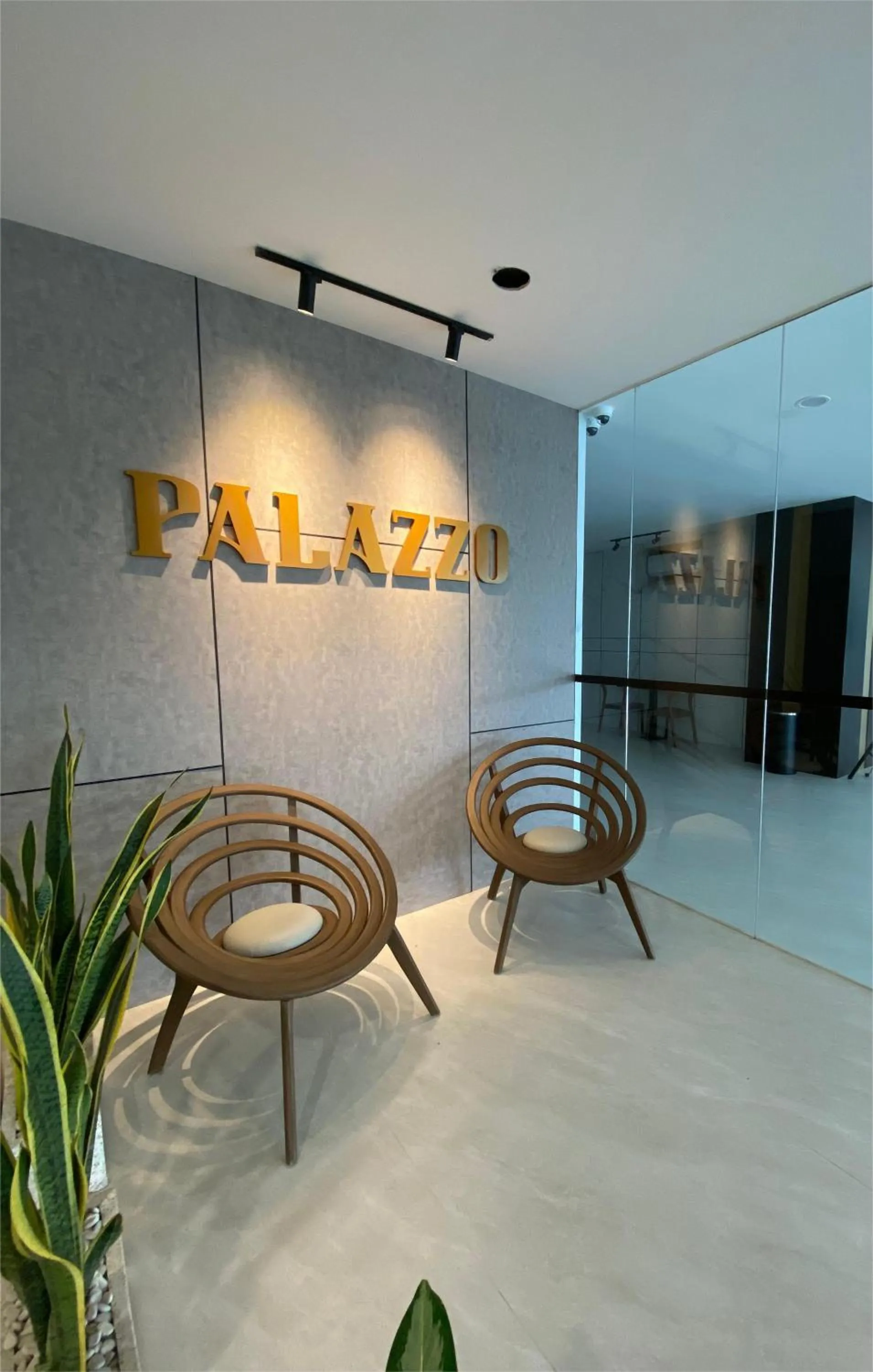 Restaurant/places to eat in Grand Whiz Hotel Praxis Surabaya
