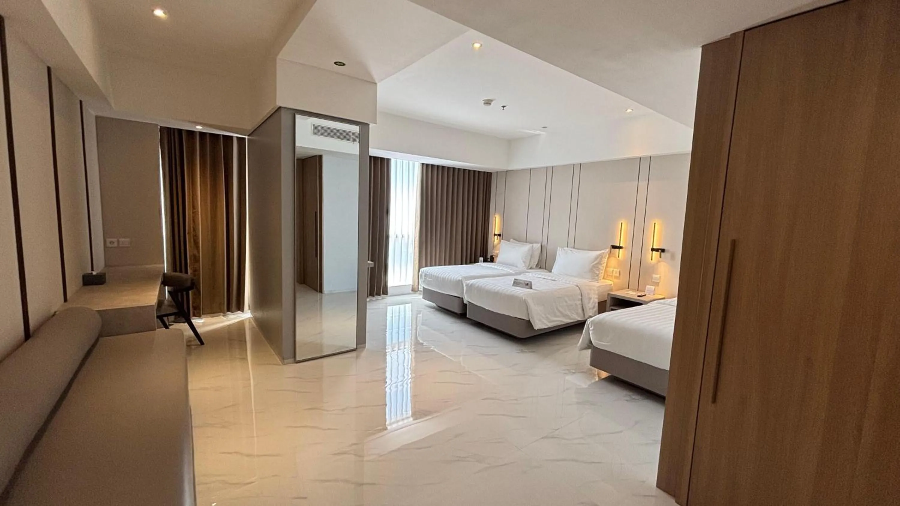 Bedroom, Bed in Grand Whiz Hotel Praxis Surabaya