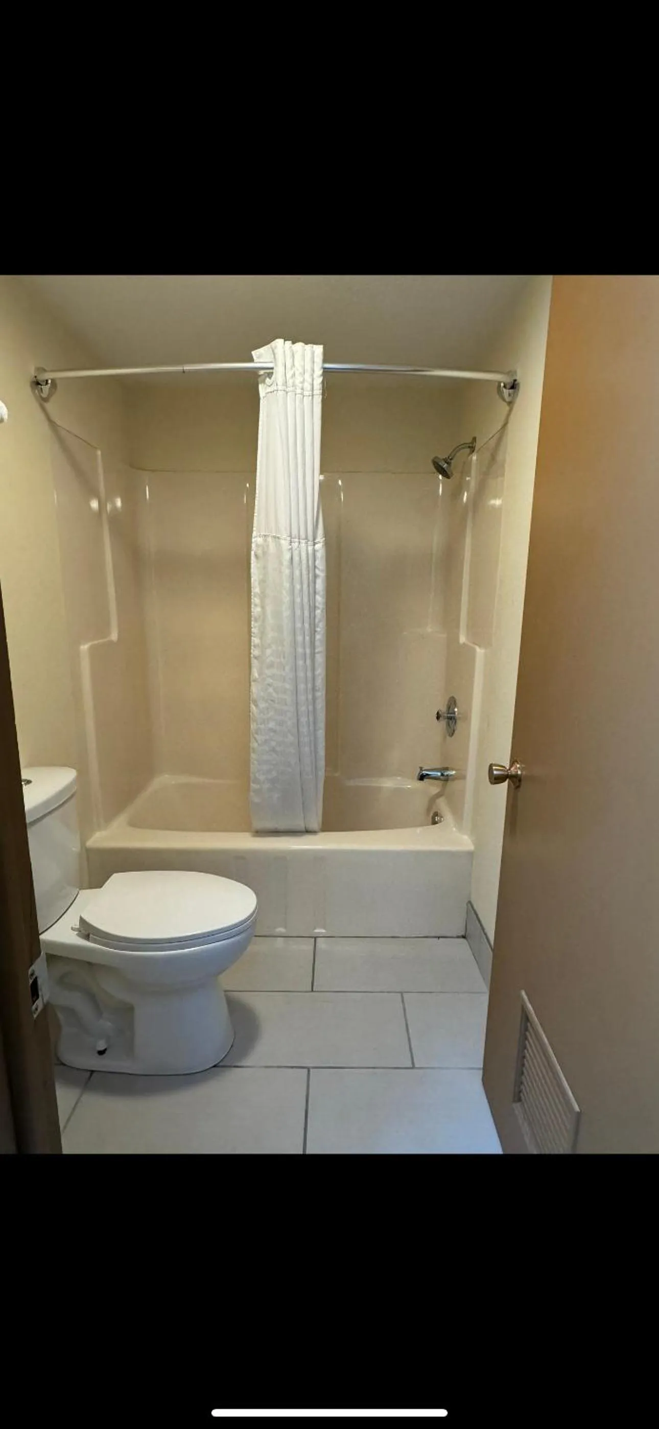 Scottish Inn & Suites - Eau Claire