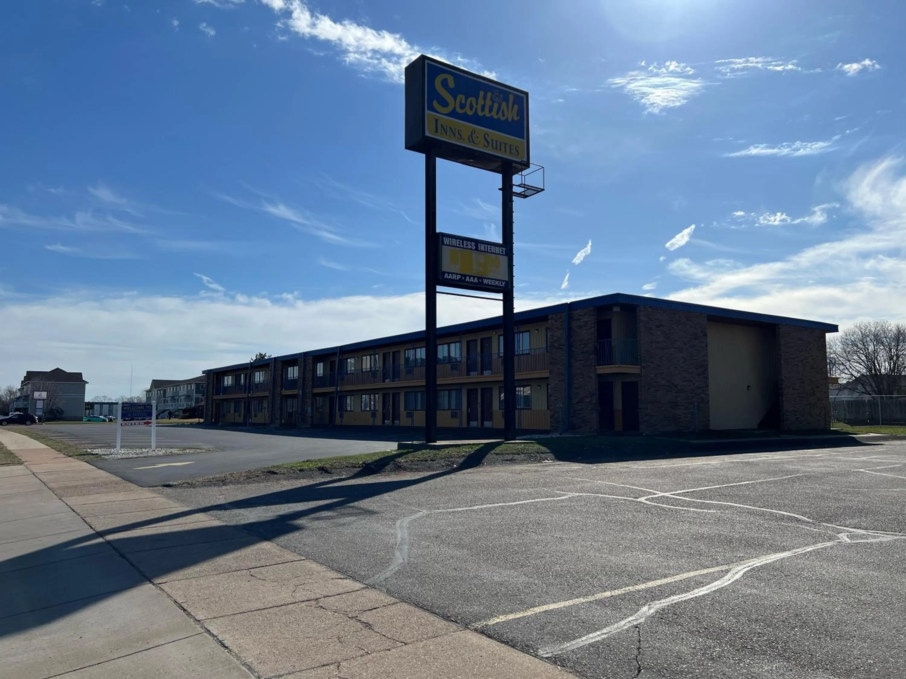 Scottish Inn & Suites - Eau Claire