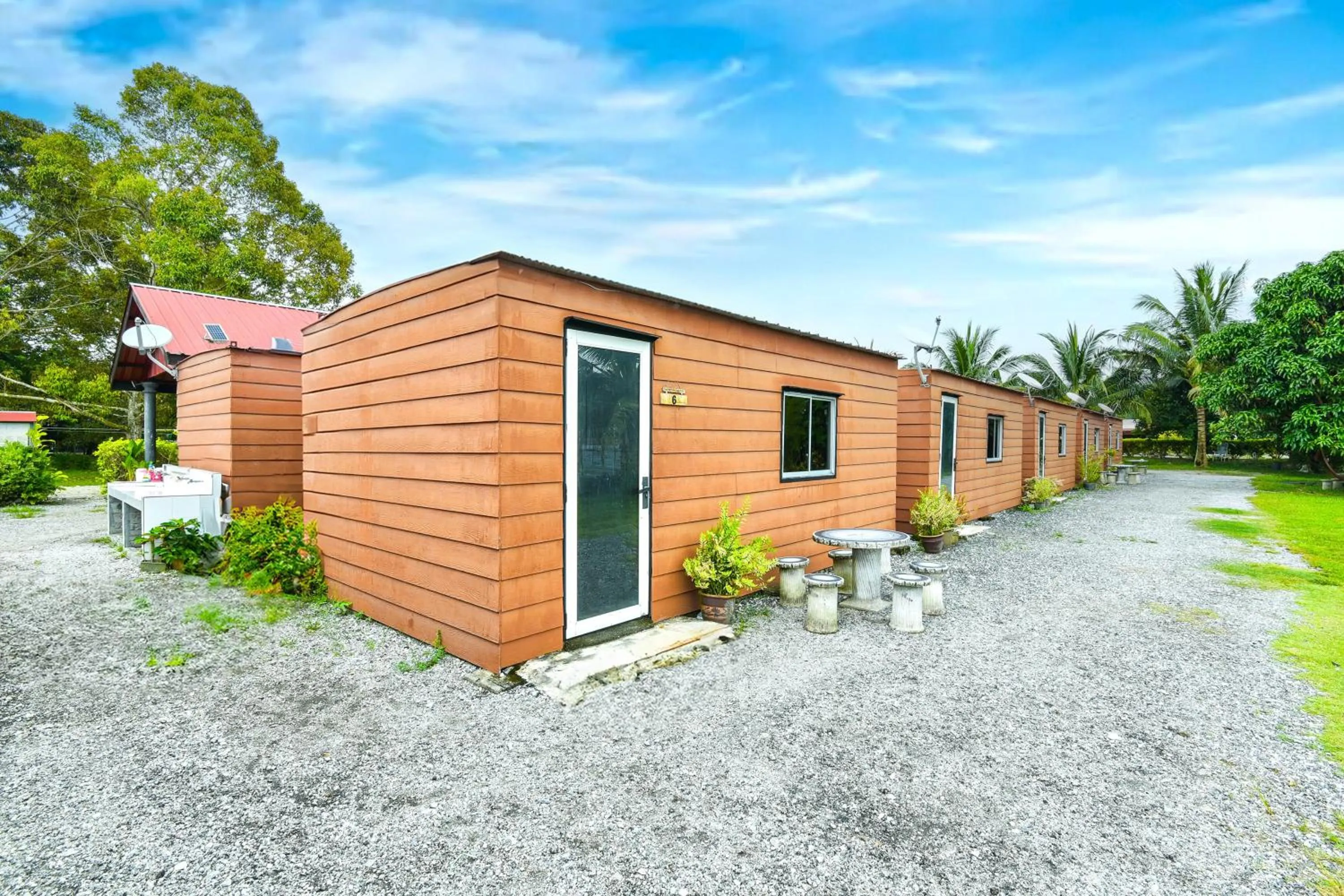 Facade/entrance in Hotel O Asiacamp Chalet Tanjung Karang