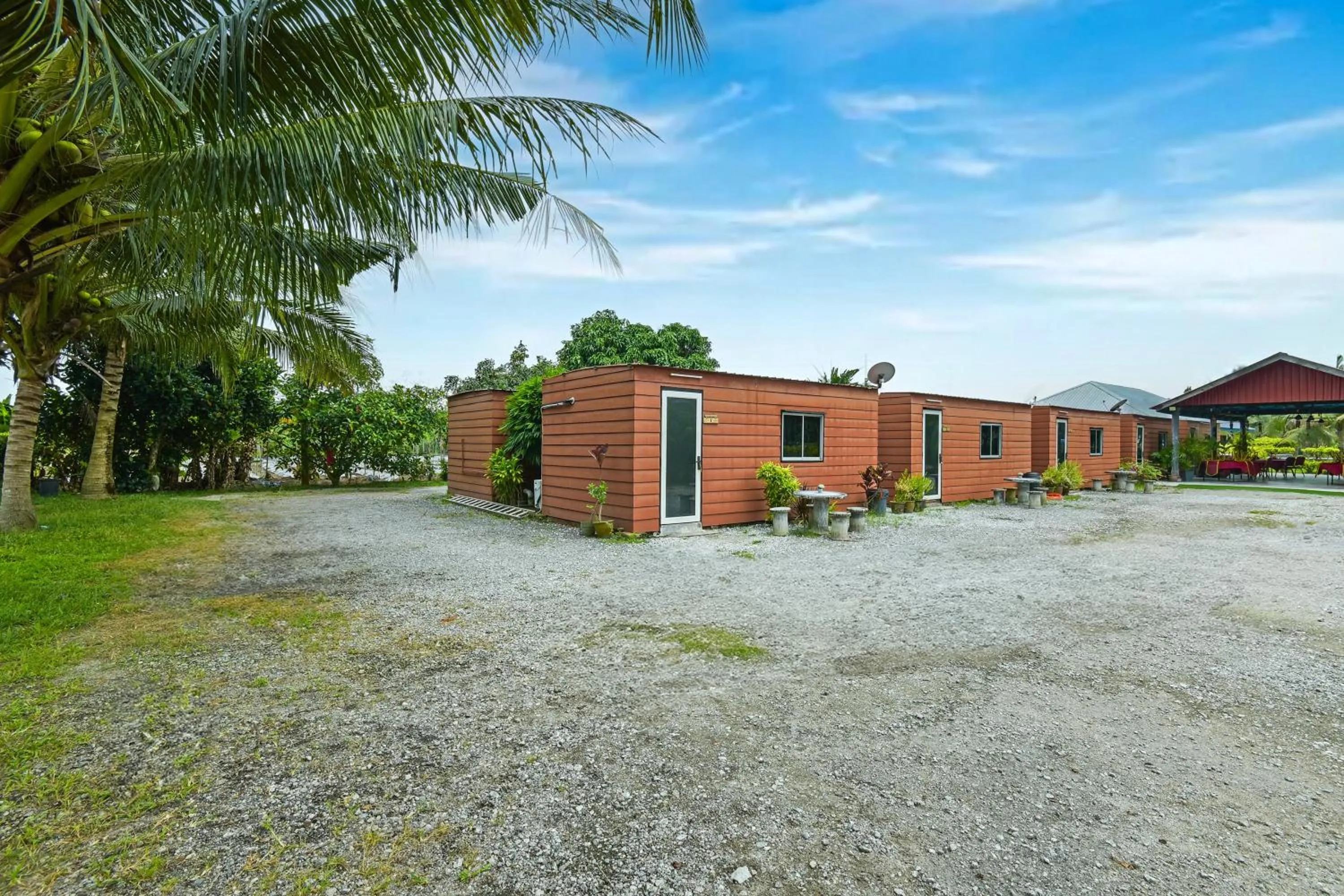 Facade/entrance in Hotel O Asiacamp Chalet Tanjung Karang