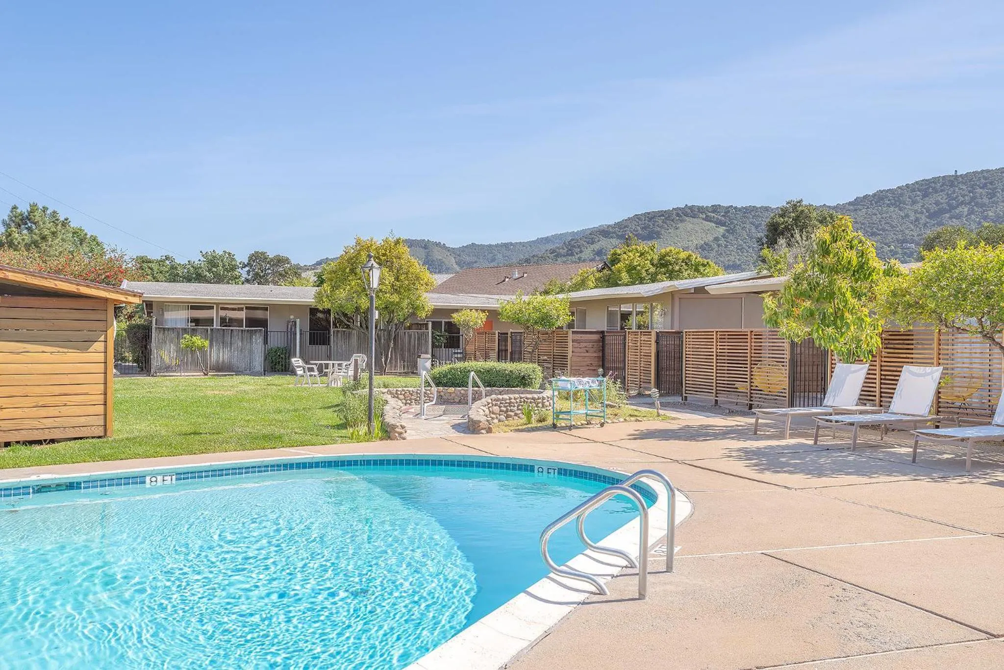 Hot Tub in Contenta Inn