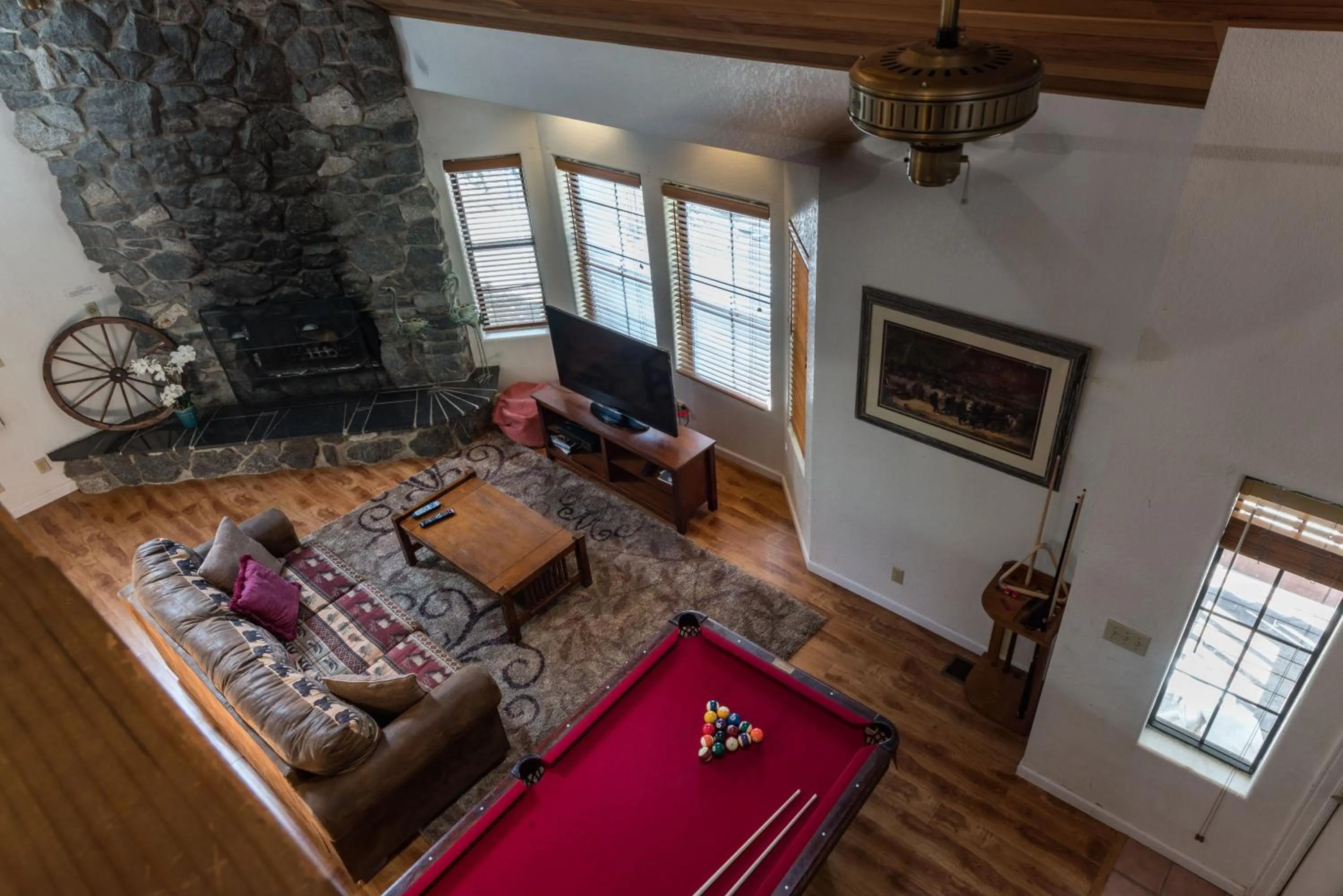 Facade/entrance in Inside Yosemite Mountain Beauty