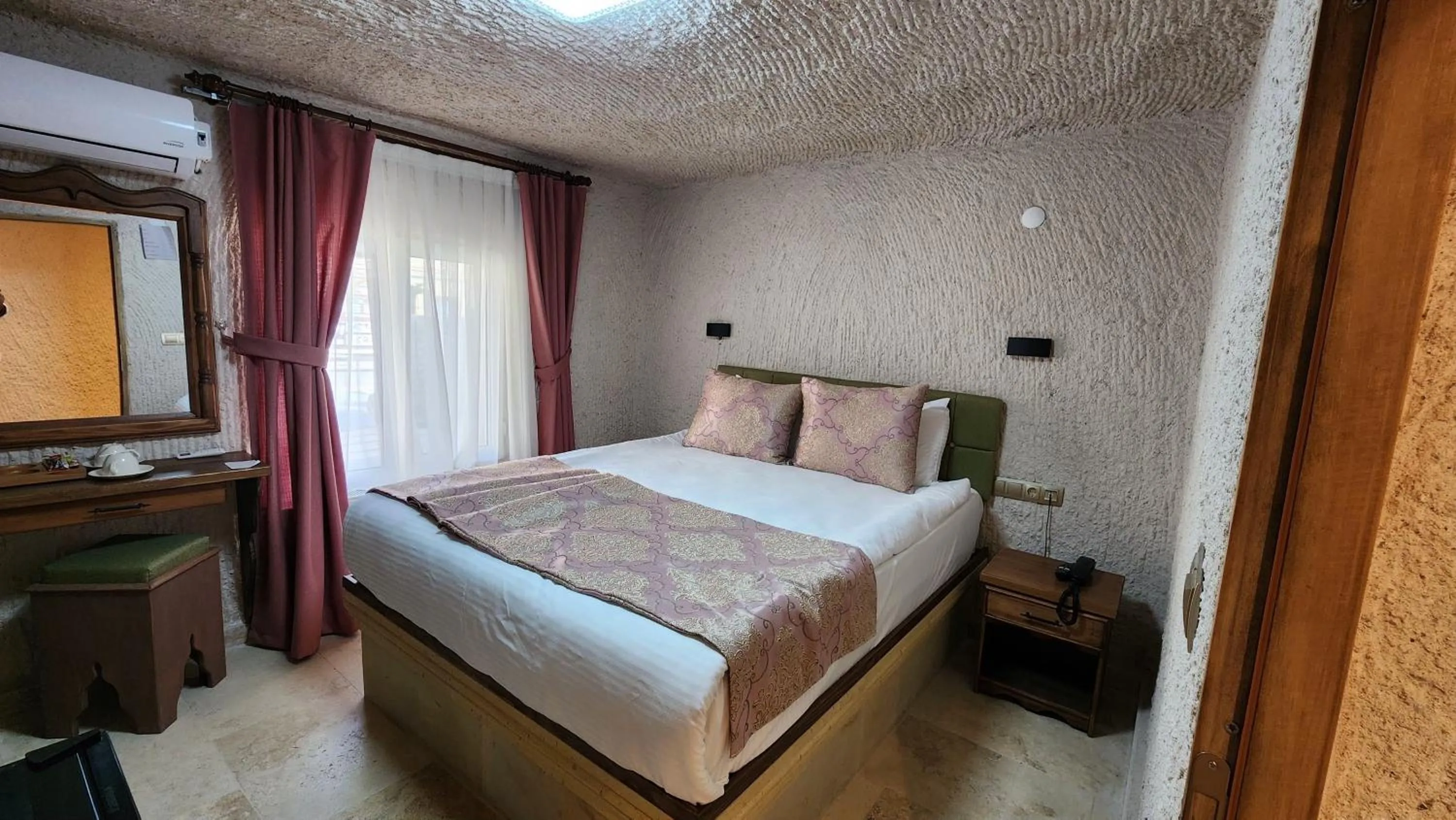 Bed in Capavista Cave House