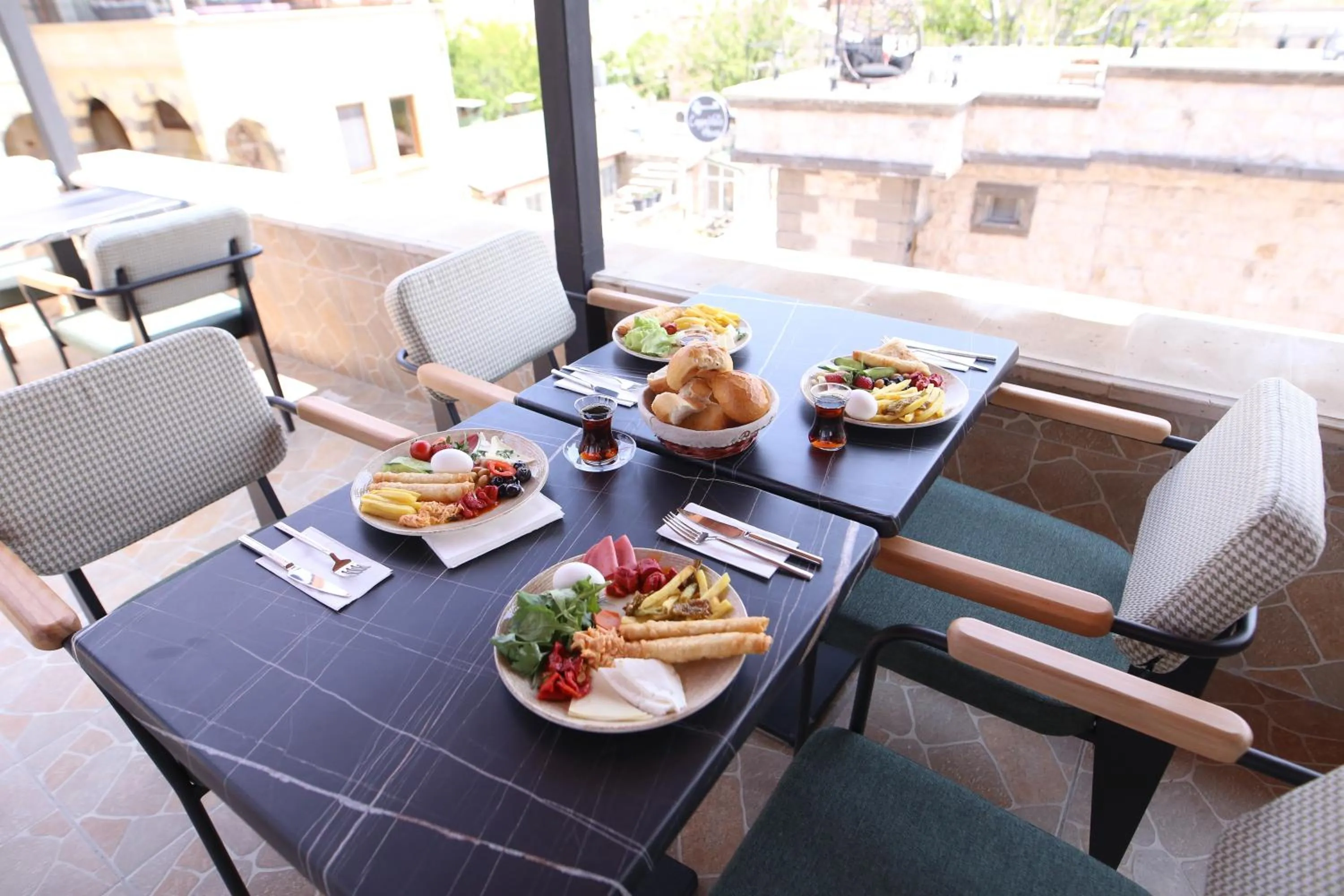 Breakfast in Capavista Cave House