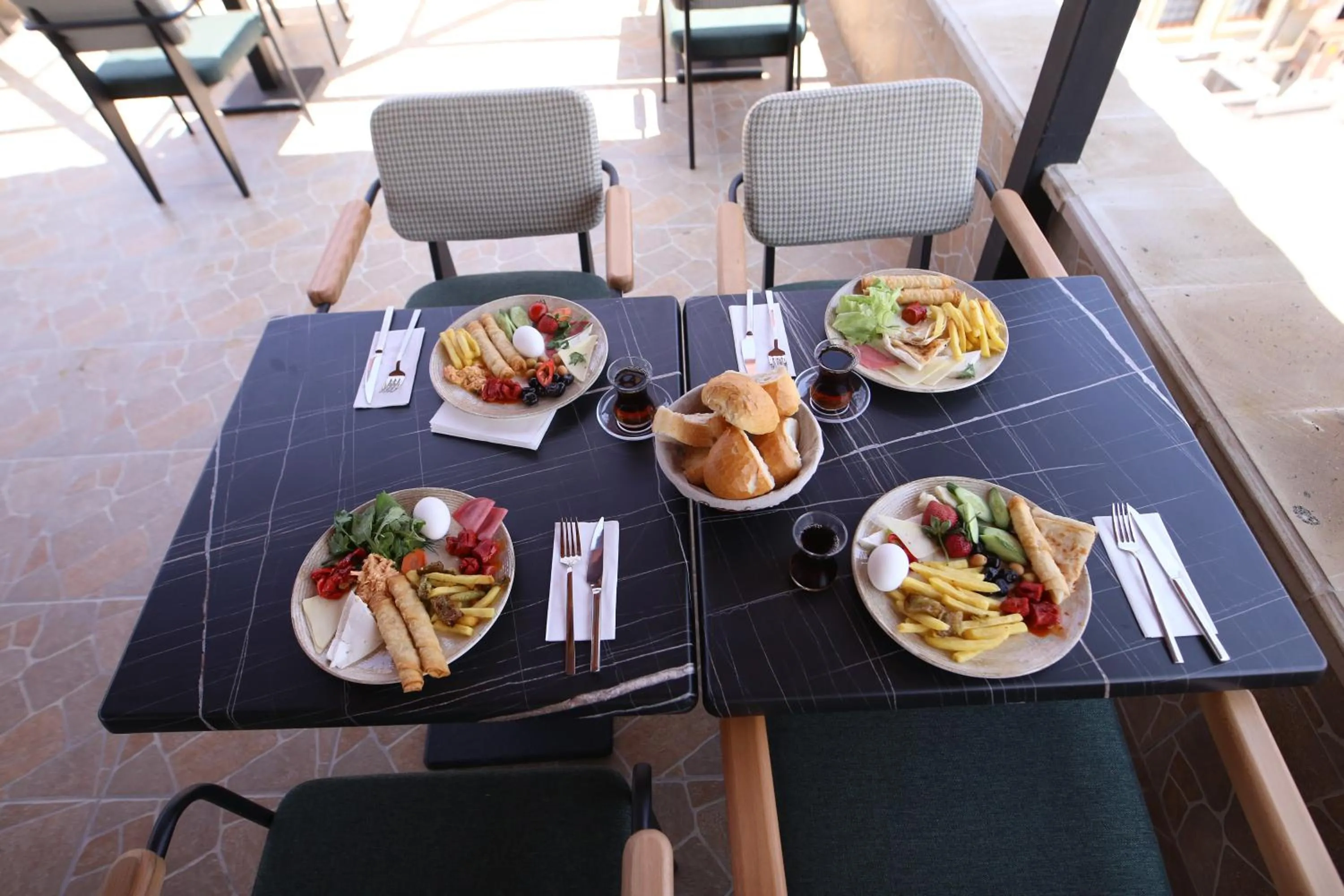 Breakfast in Capavista Cave House