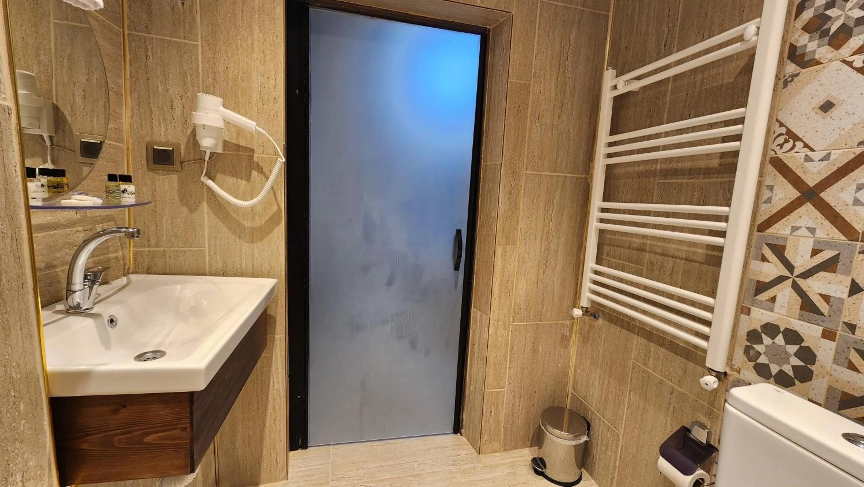 Shower in Capavista Cave House