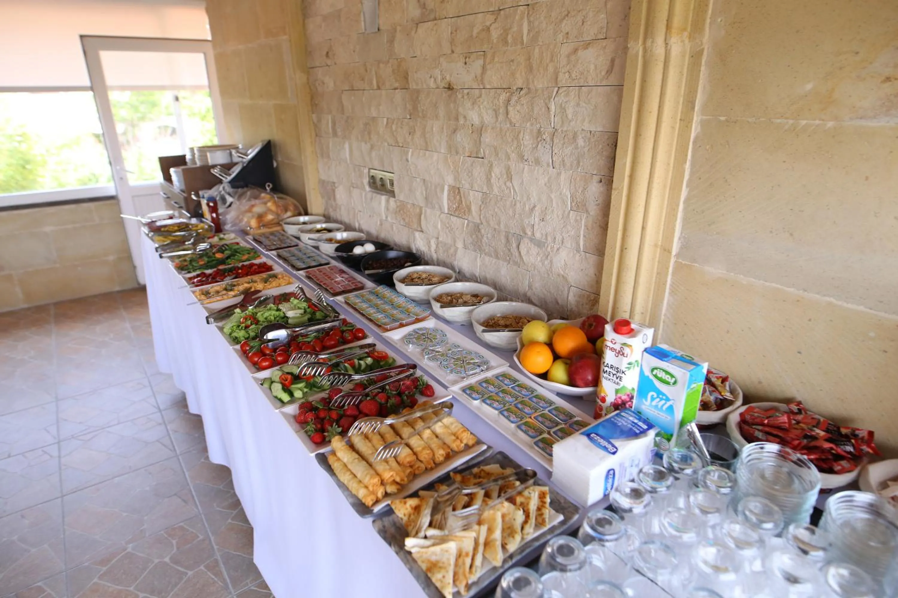 Buffet breakfast in Capavista Cave House