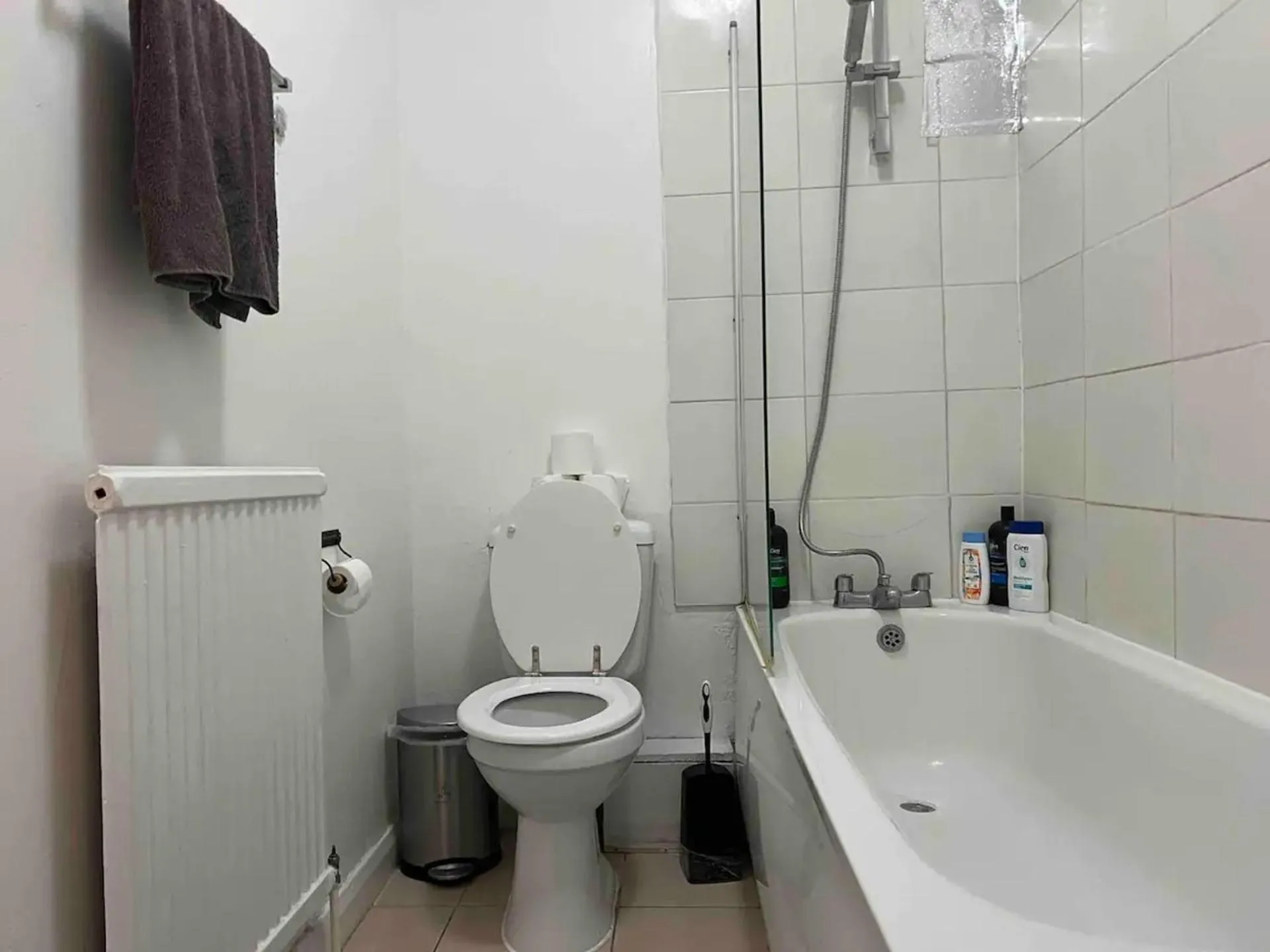 Shower in Private Rooms Sleeps 7 with Wi-Fi