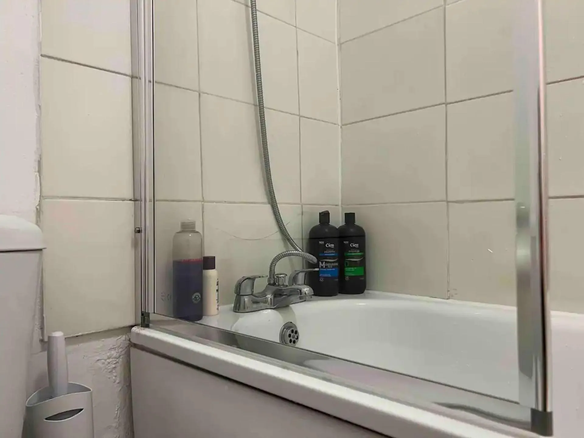 Shower in Private Rooms Sleeps 7 with Wi-Fi