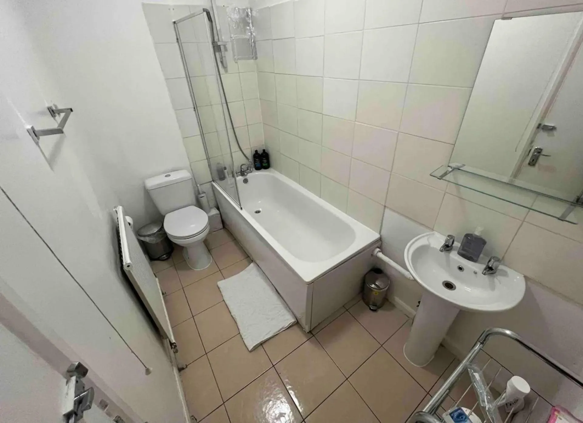 Shower in Private Rooms Sleeps 7 with Wi-Fi