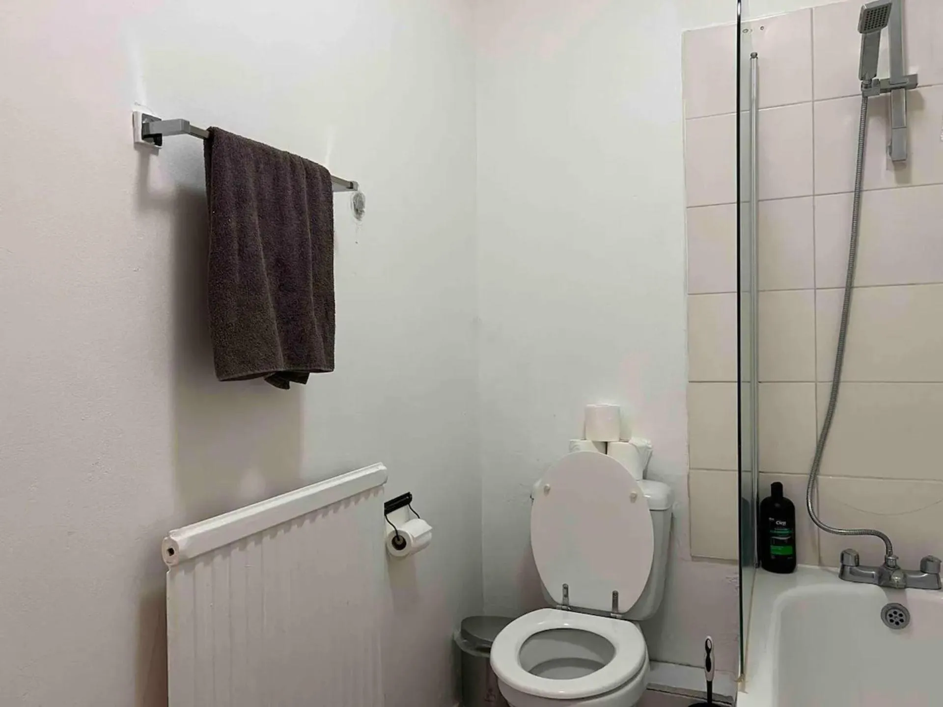 Shower in Private Rooms Sleeps 7 with Wi-Fi