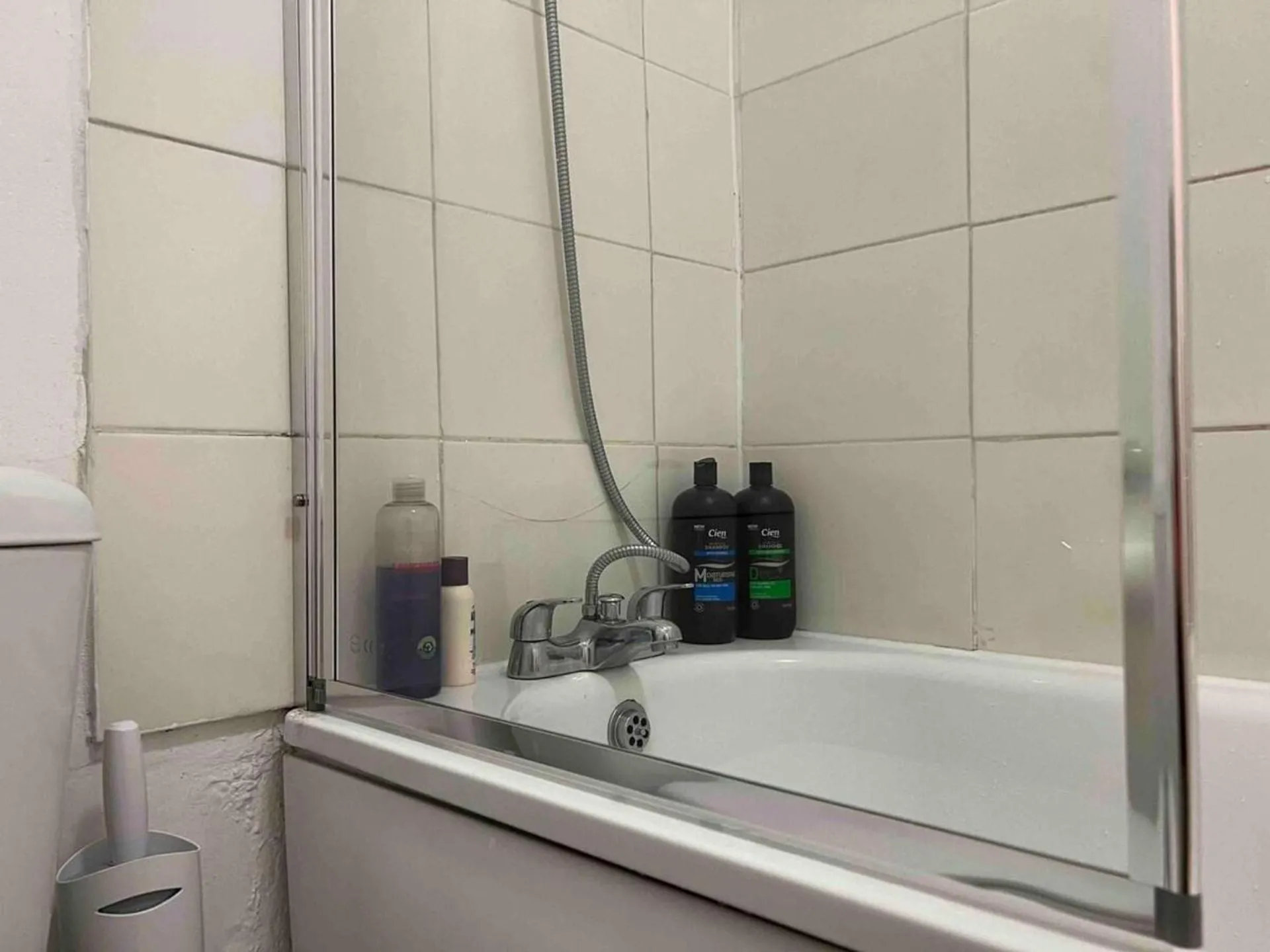 Bathroom in Private Rooms Sleeps 7 with Wi-Fi