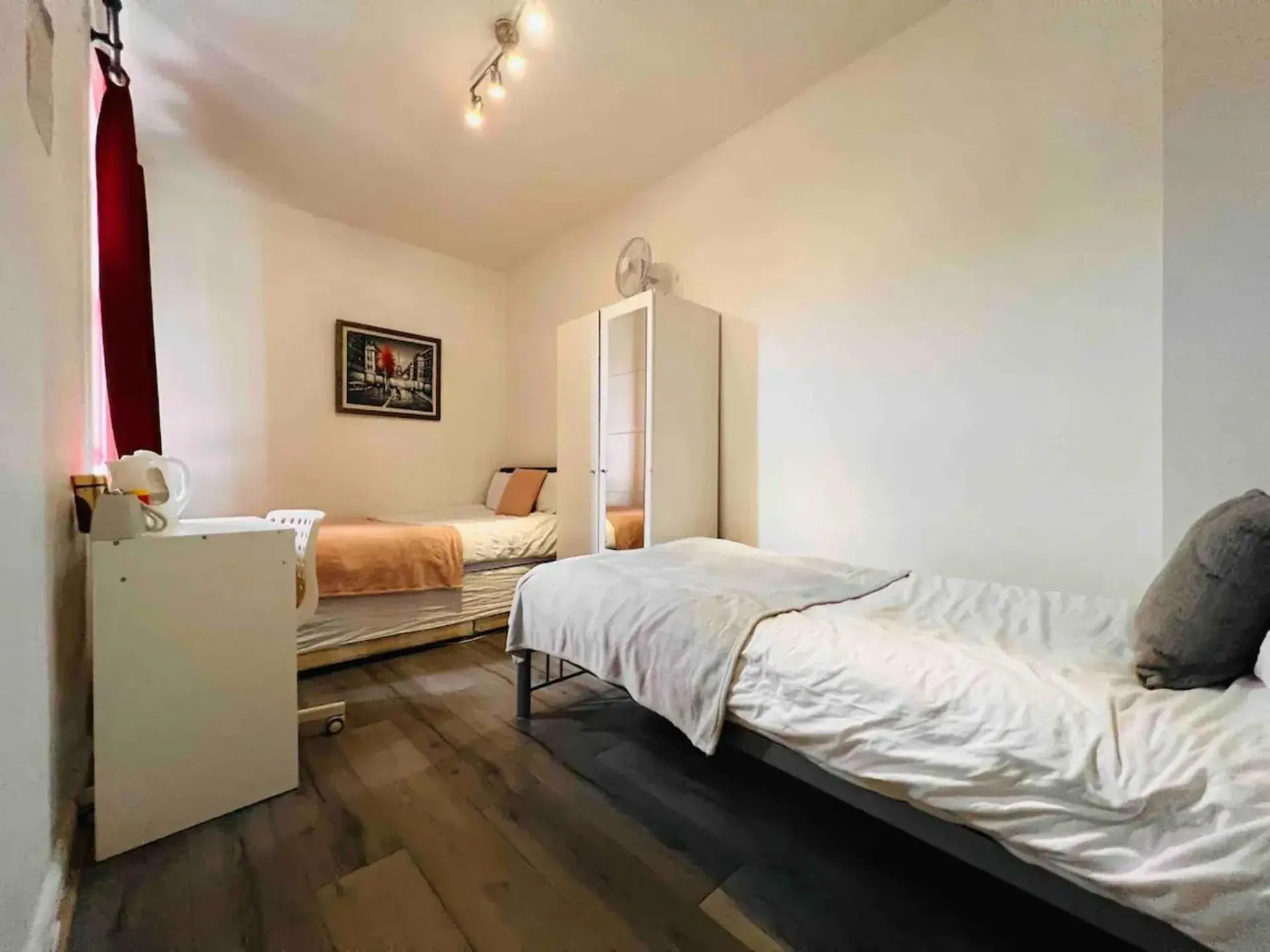 Private Rooms Sleeps 7 with Wi-Fi Private Rooms Sleeps 7 with Wi-Fi