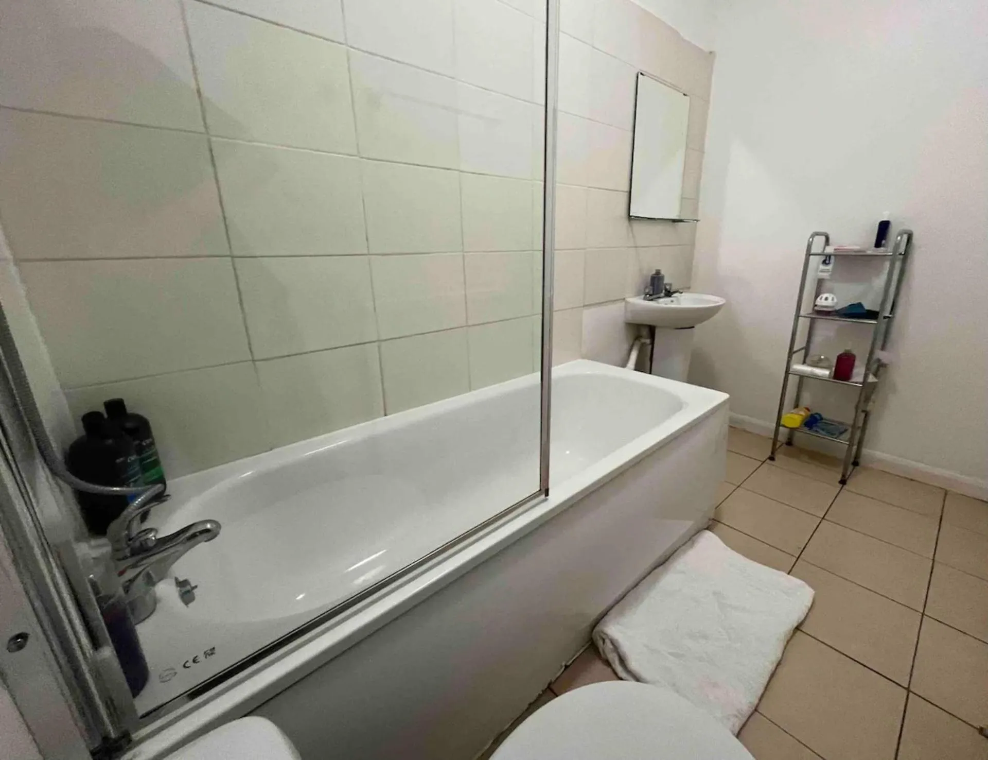 Shower in Private Rooms Sleeps 7 with Wi-Fi