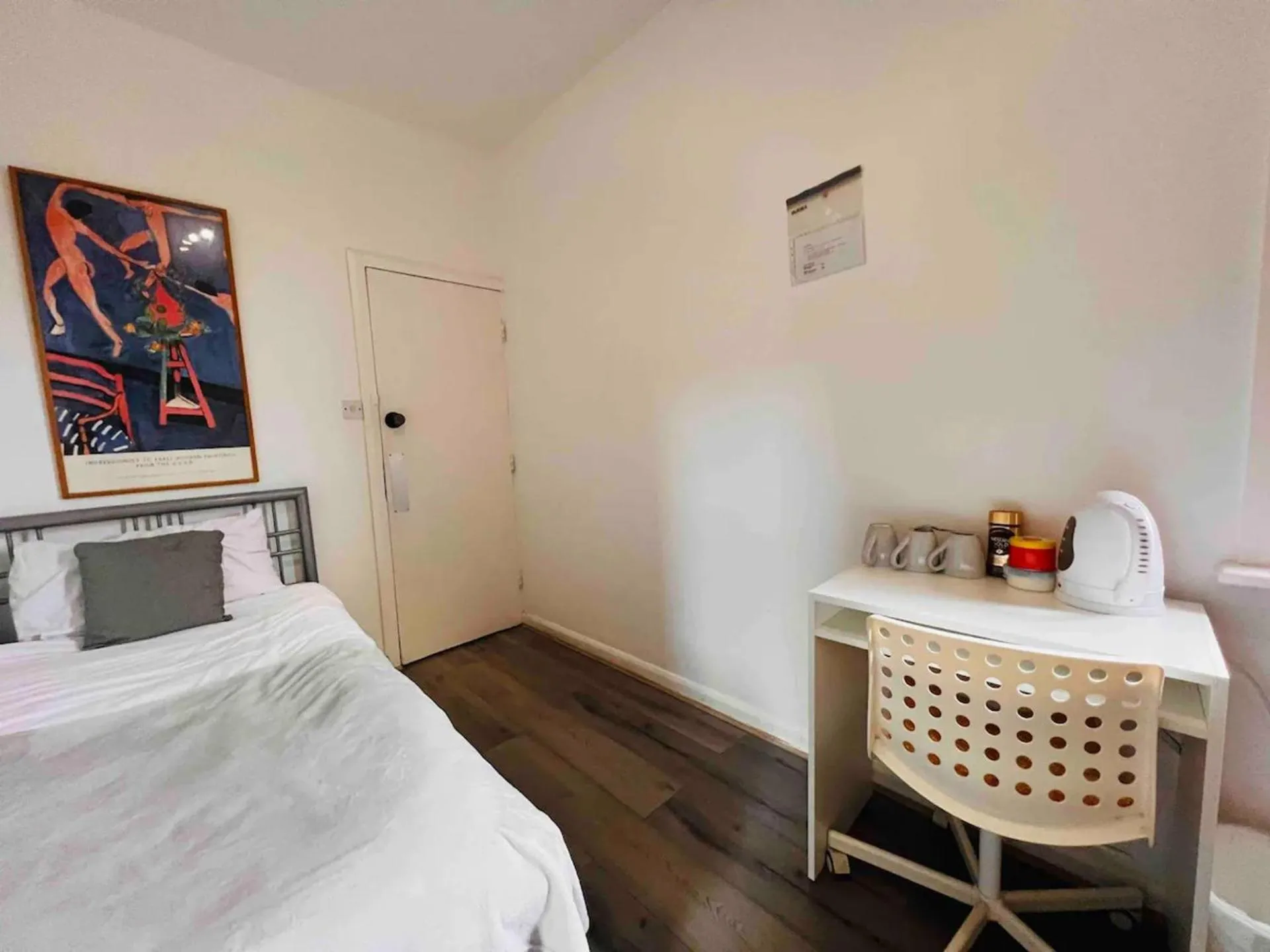 Bed in Private Rooms Sleeps 7 with Wi-Fi