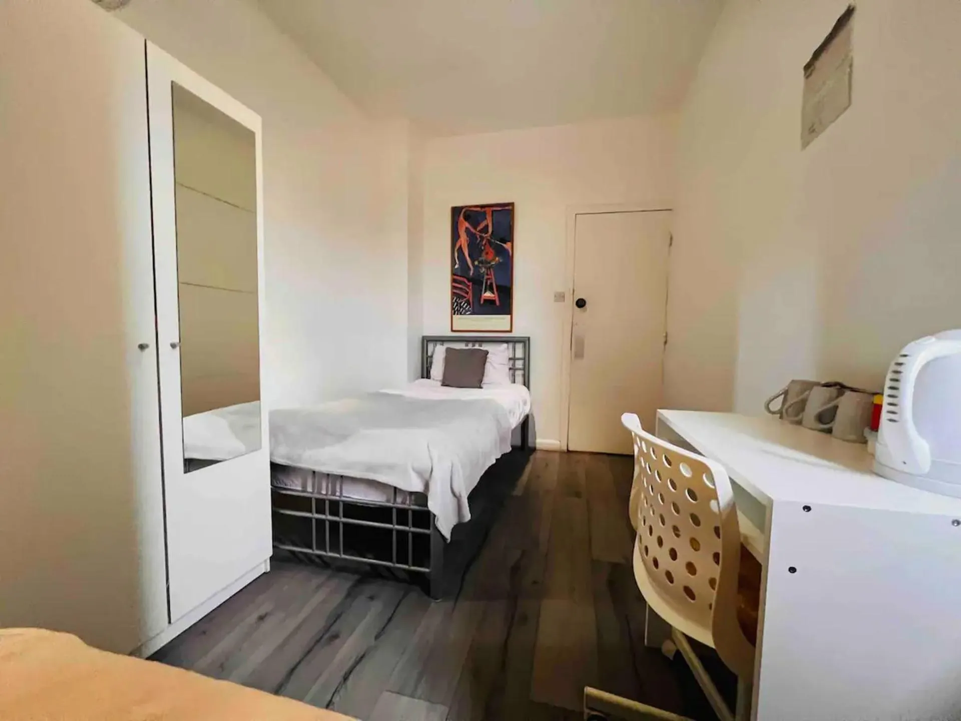 Bed in Private Rooms Sleeps 7 with Wi-Fi