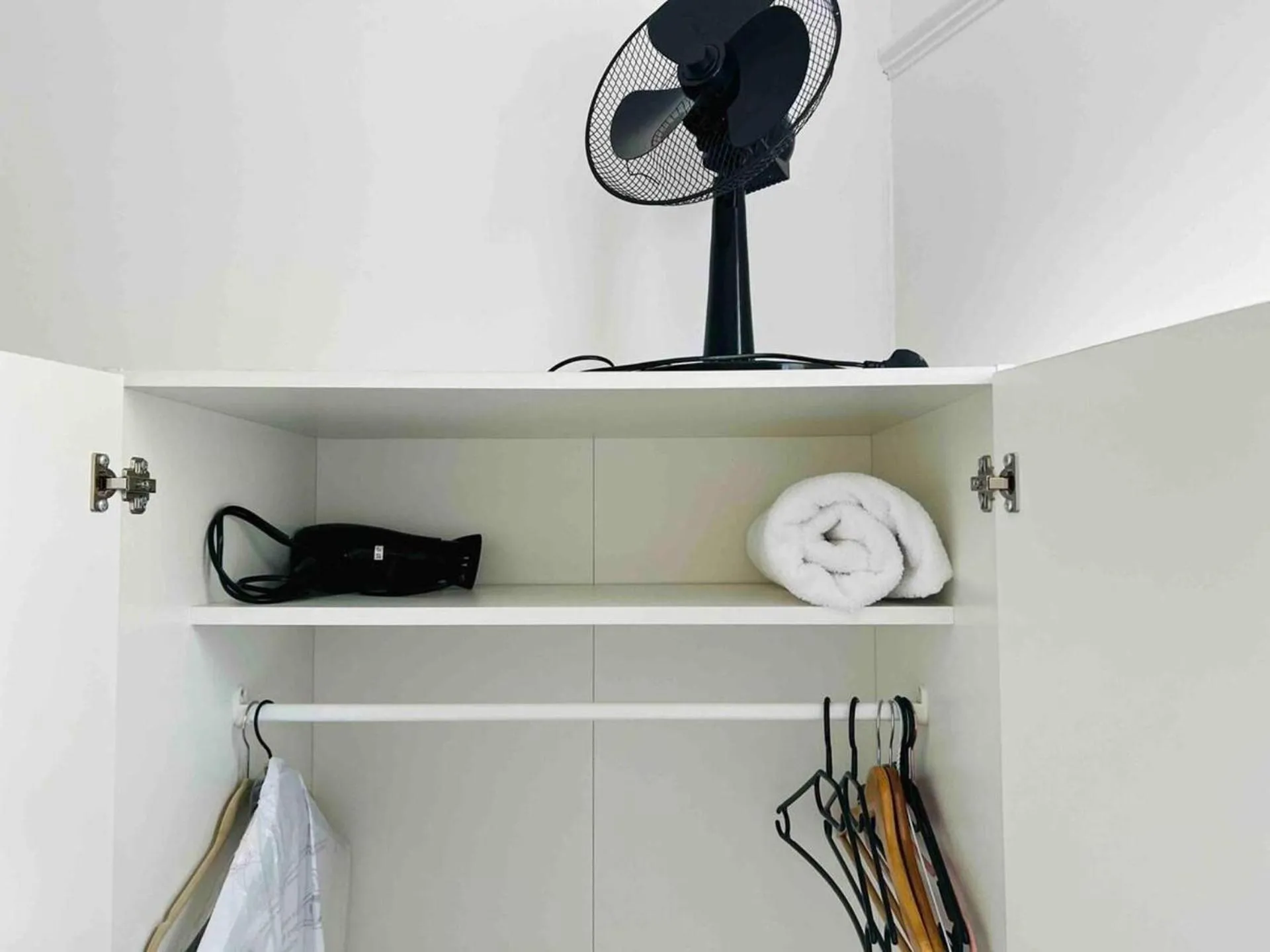 furniture in Private Rooms Sleeps 7 with Wi-Fi