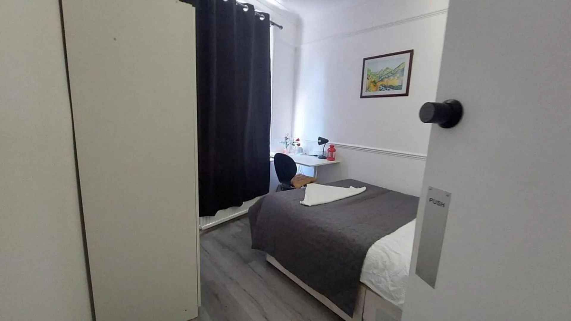 Bed in Private Rooms Sleeps 7 with Wi-Fi