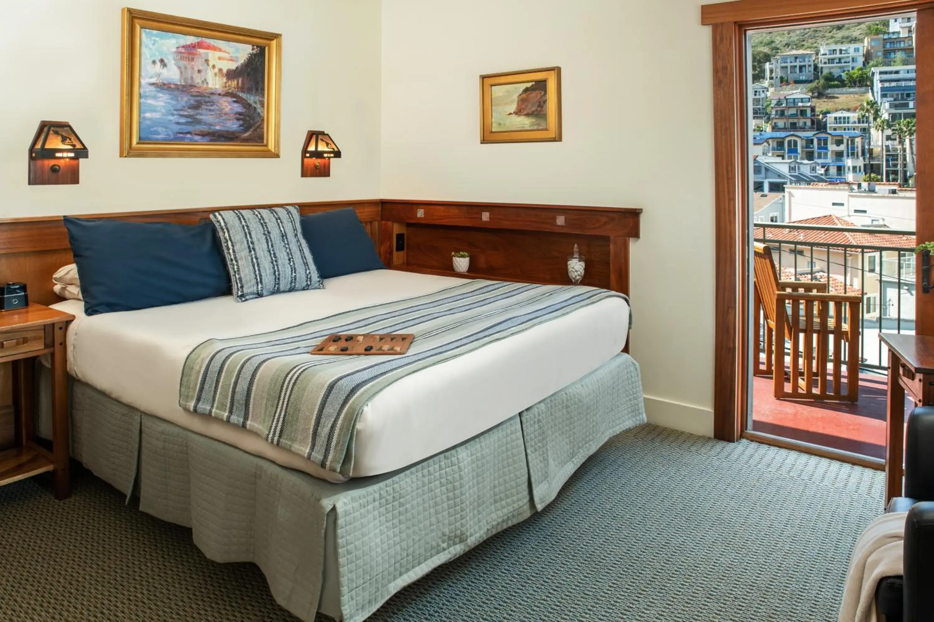 Balcony/Terrace, Bed in The Avalon Hotel in Catalina Island