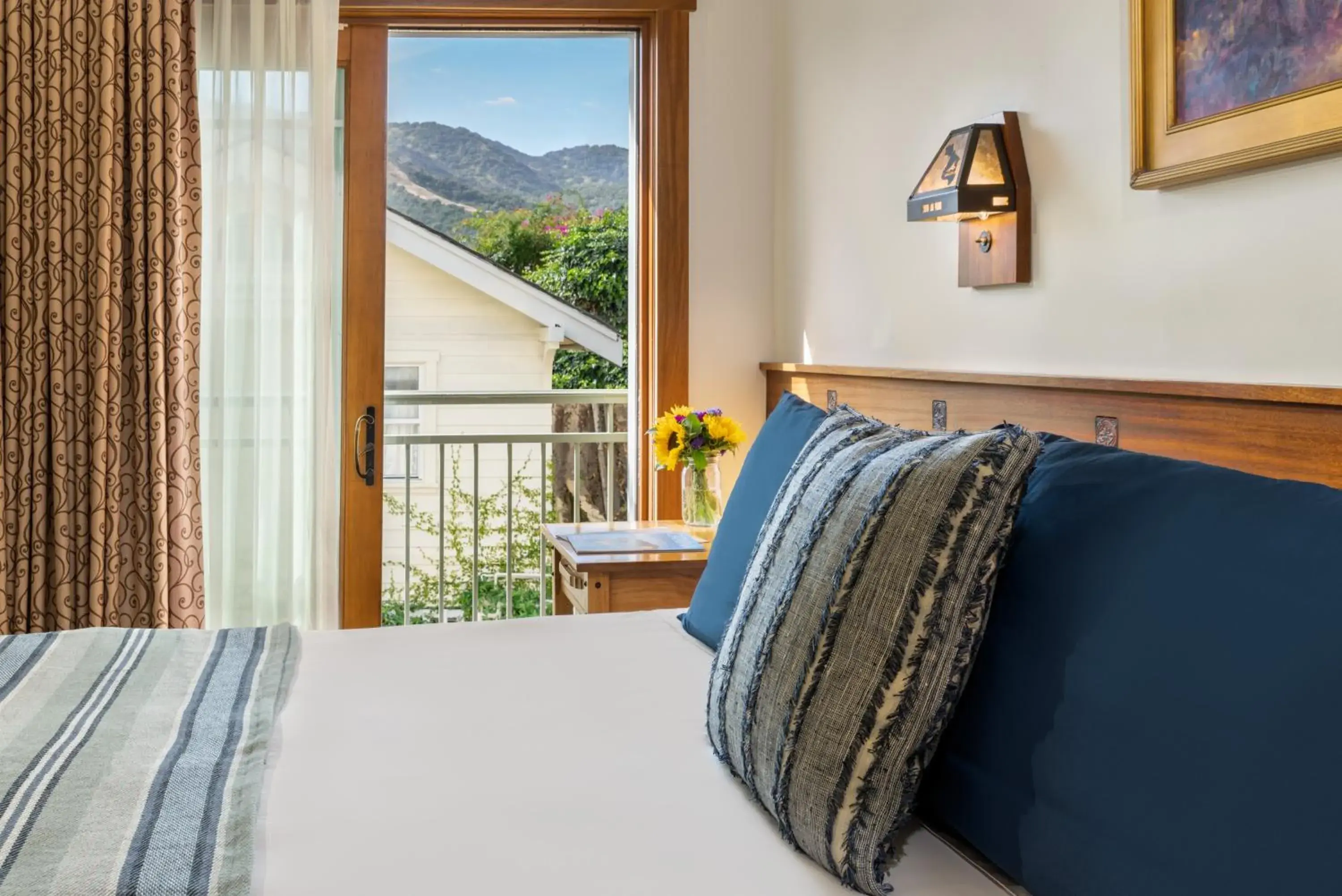 Garden, Bed in The Avalon Hotel in Catalina Island