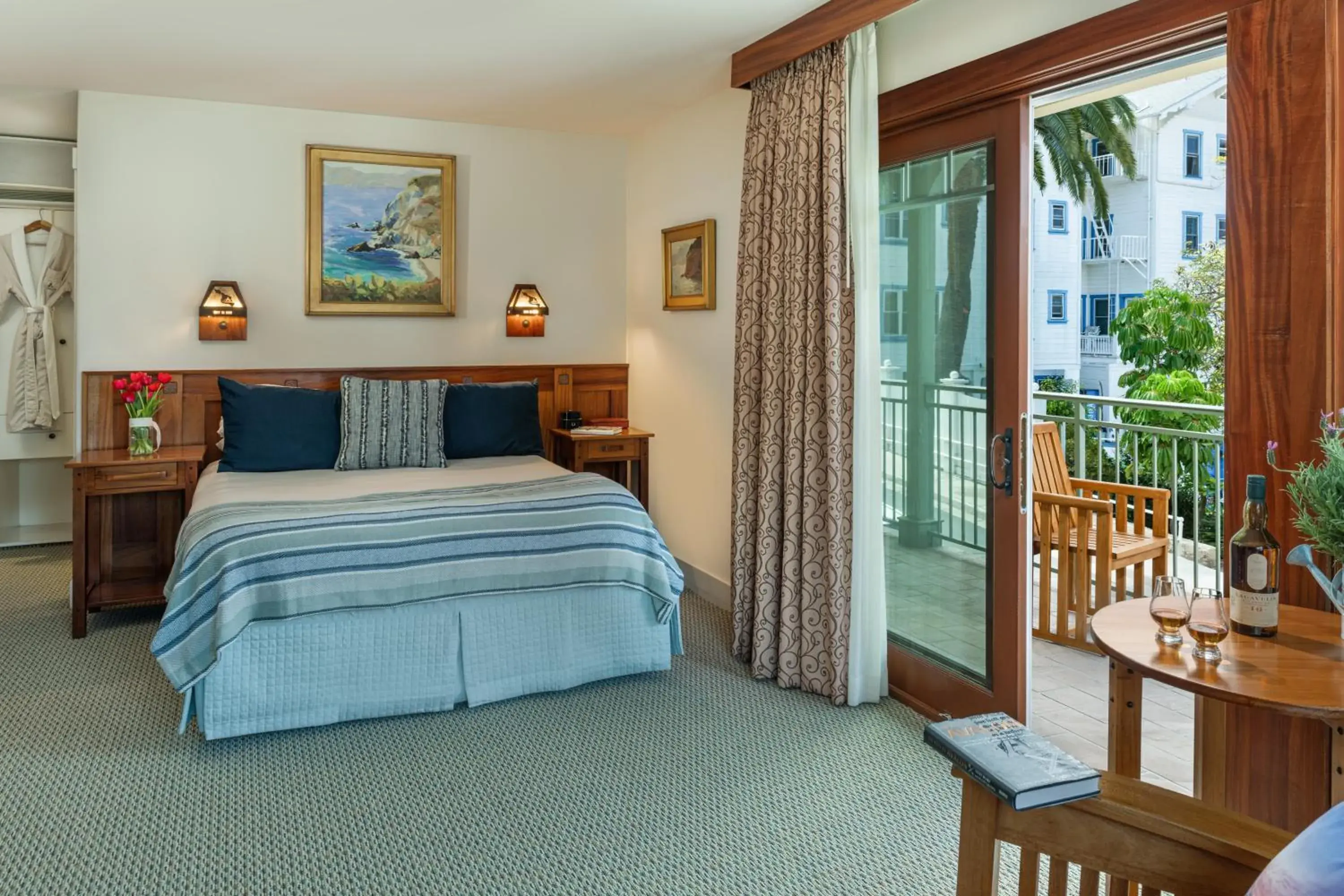 Balcony/Terrace, Bed in The Avalon Hotel in Catalina Island
