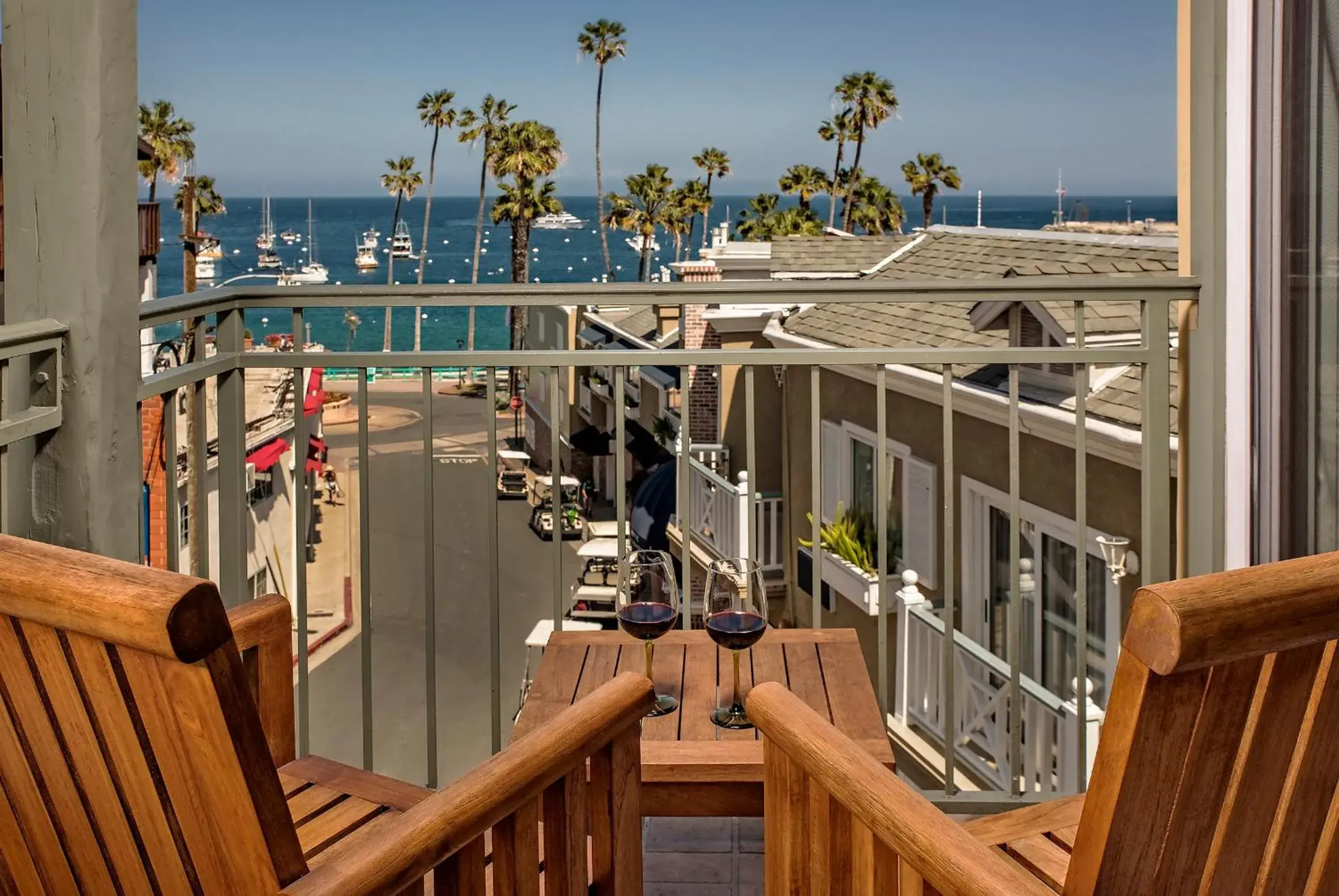 Shower, Balcony/Terrace in The Avalon Hotel in Catalina Island