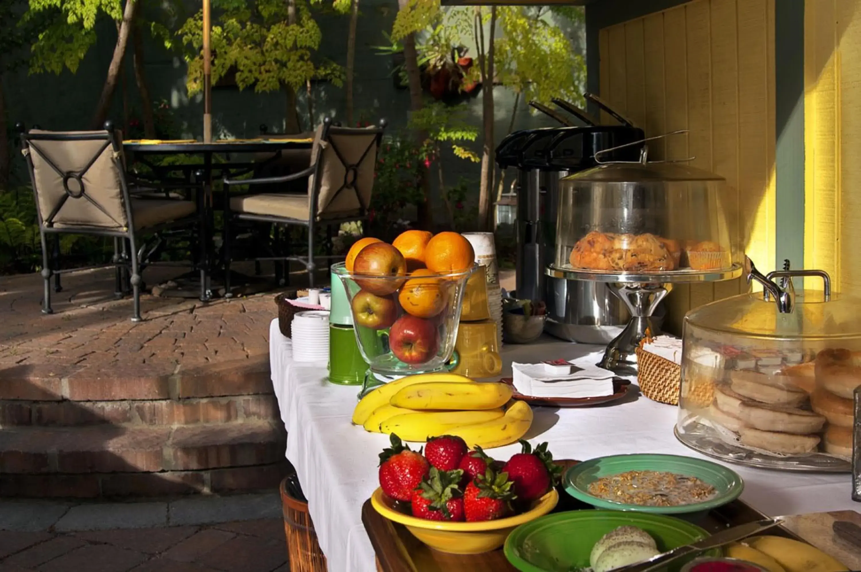 Food in The Avalon Hotel in Catalina Island