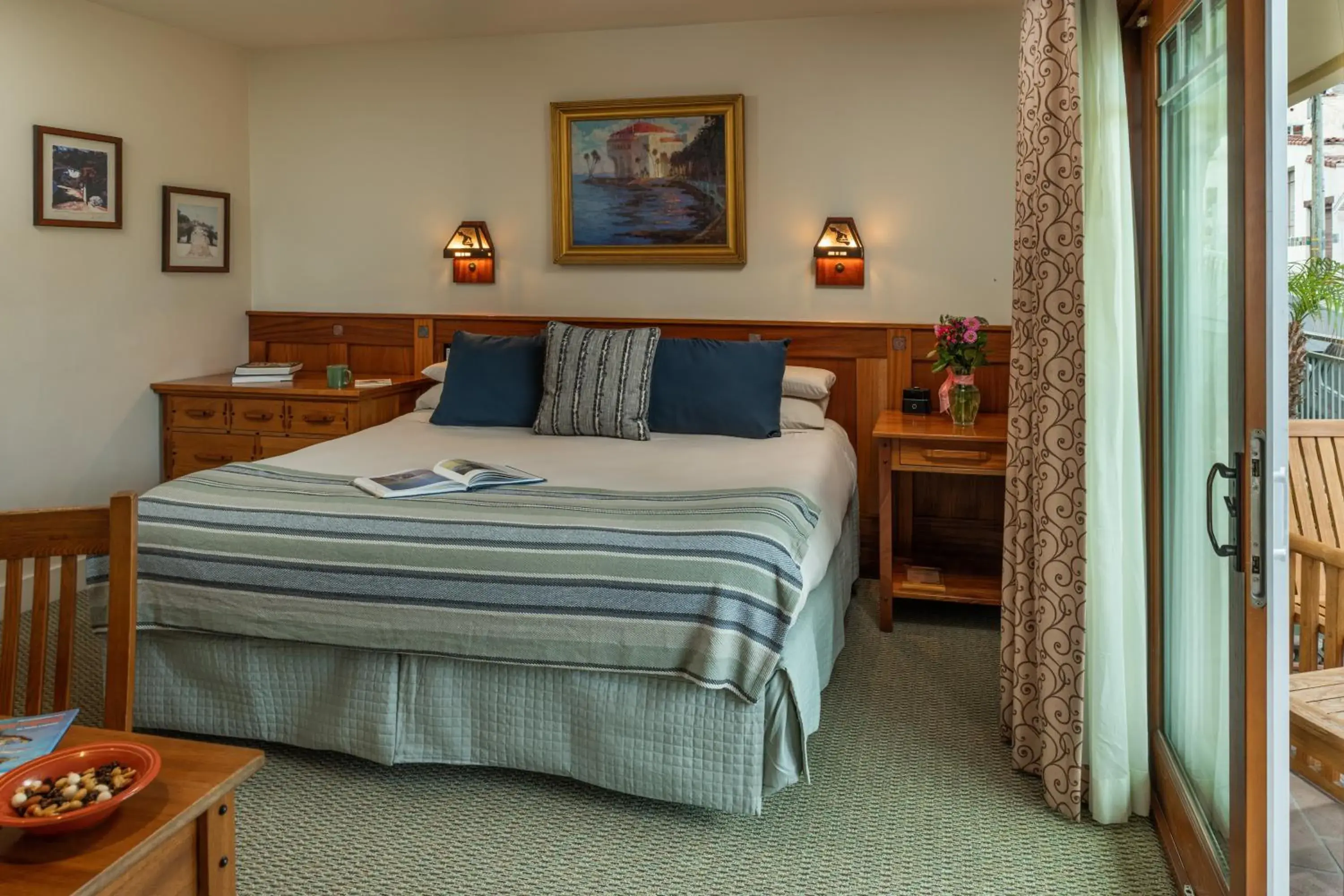 Balcony/Terrace, Bed in The Avalon Hotel in Catalina Island