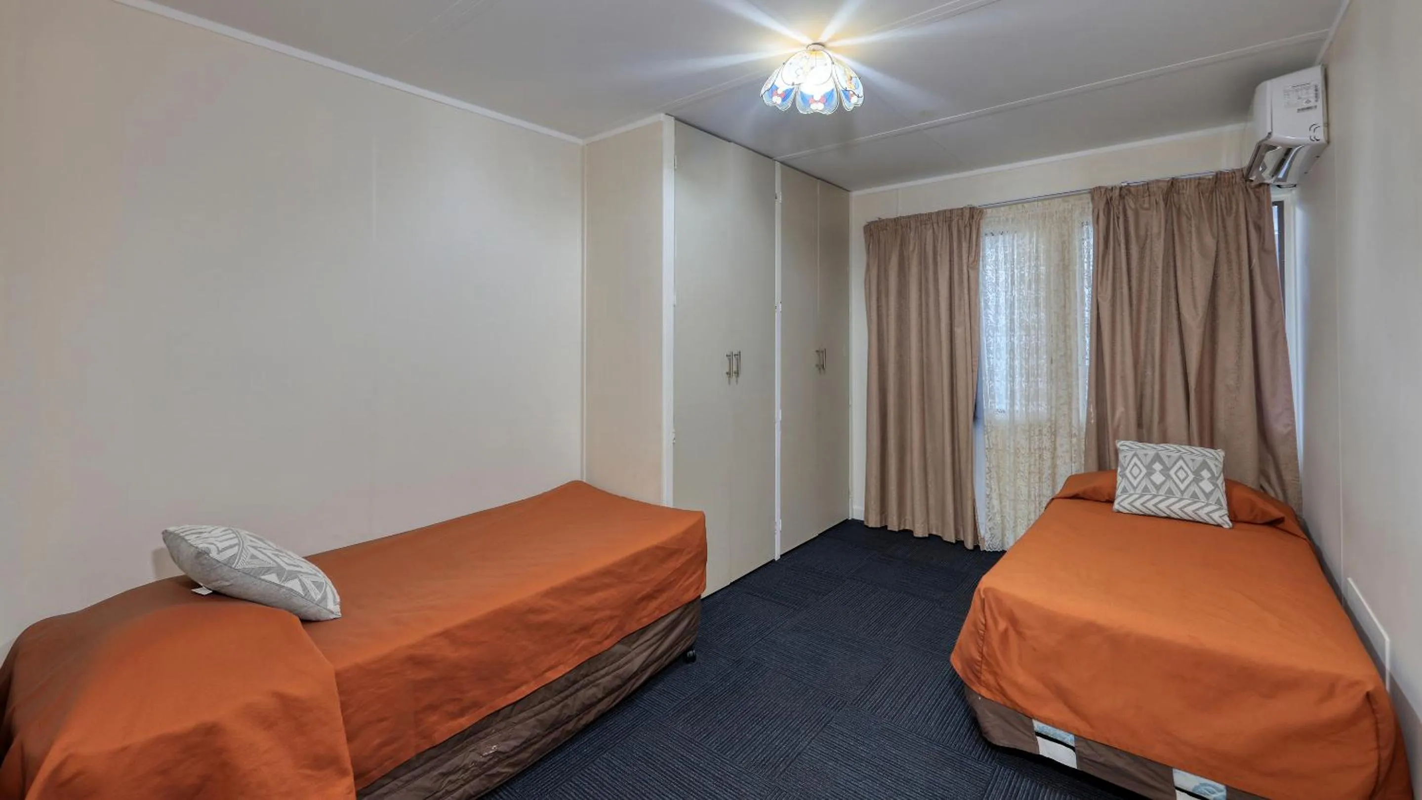 Bed in Townview Motel