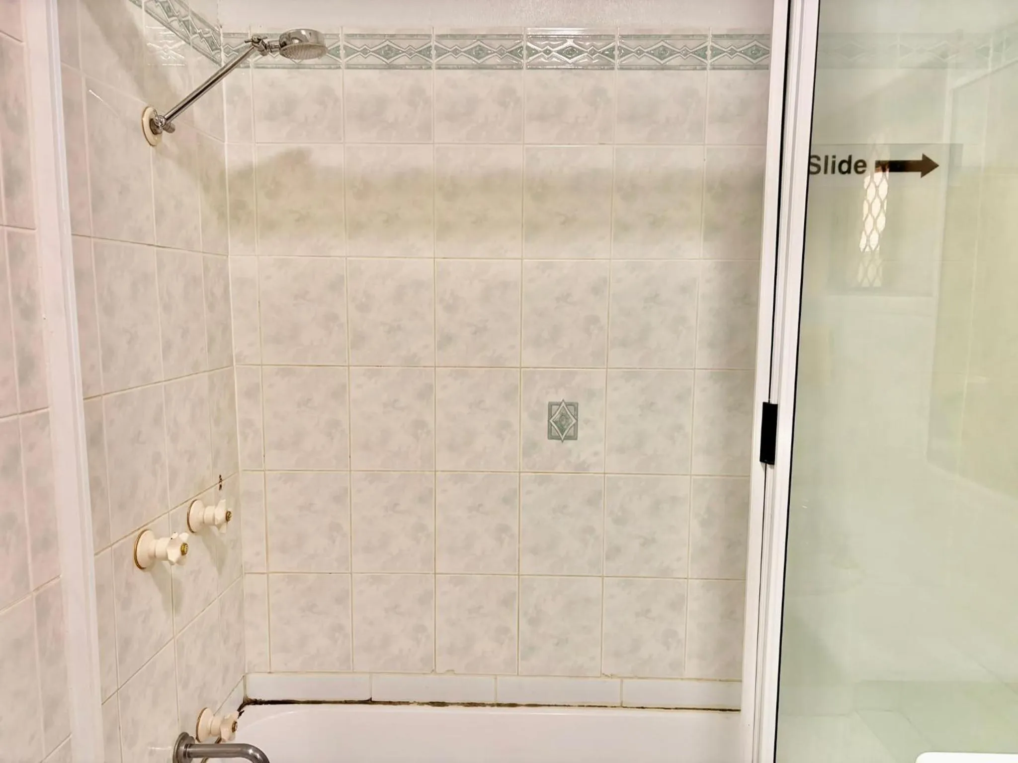 Bath in Townview Motel